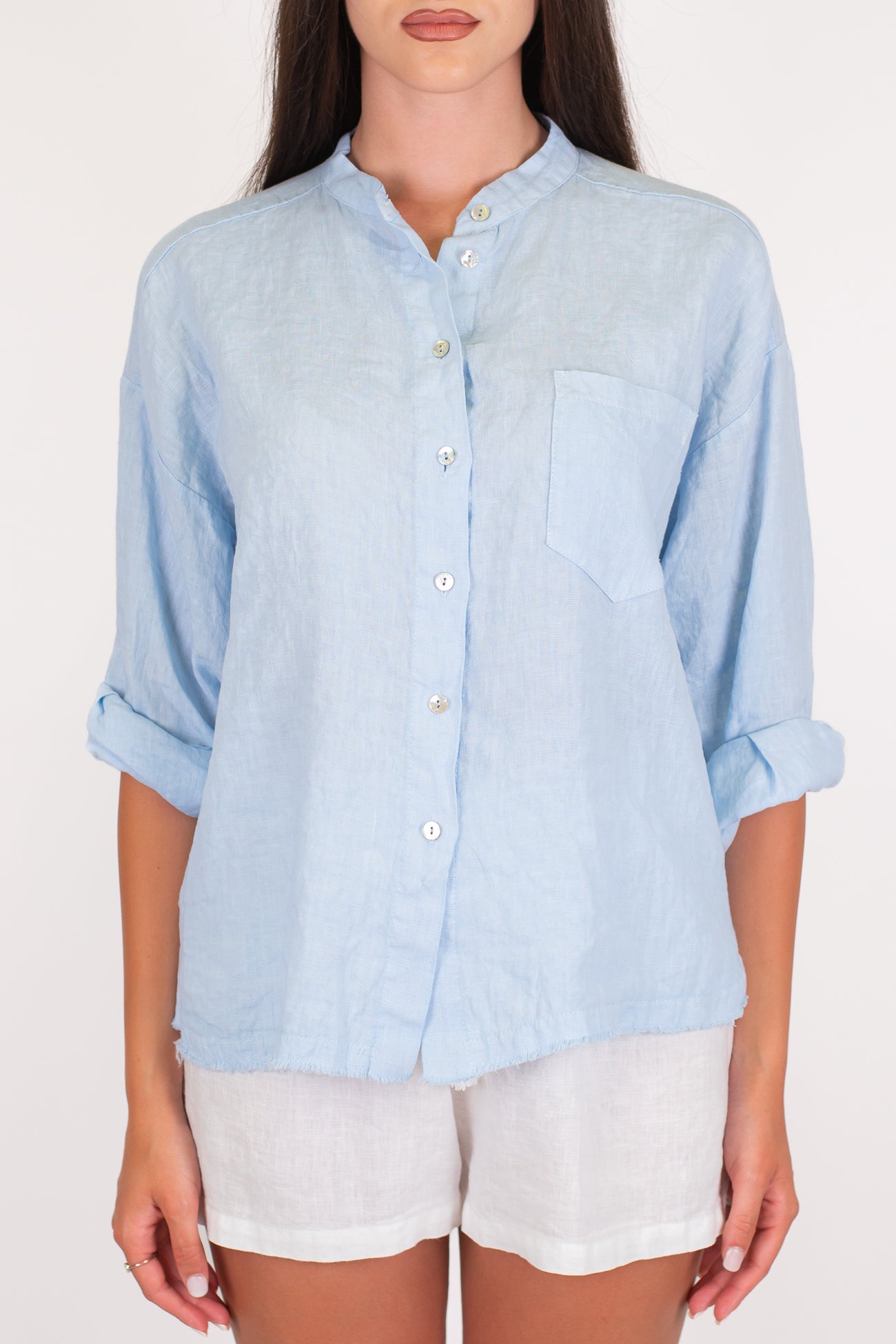 Tensione in - Camicia in puro lino con collo coreano e taschino