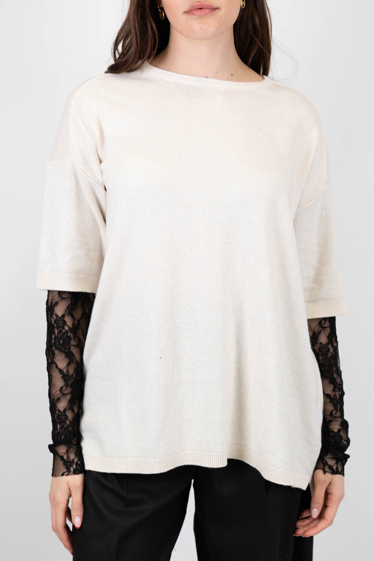 Tensione in - Maglia in misto lana e cashmere con estensione manica in pizzo