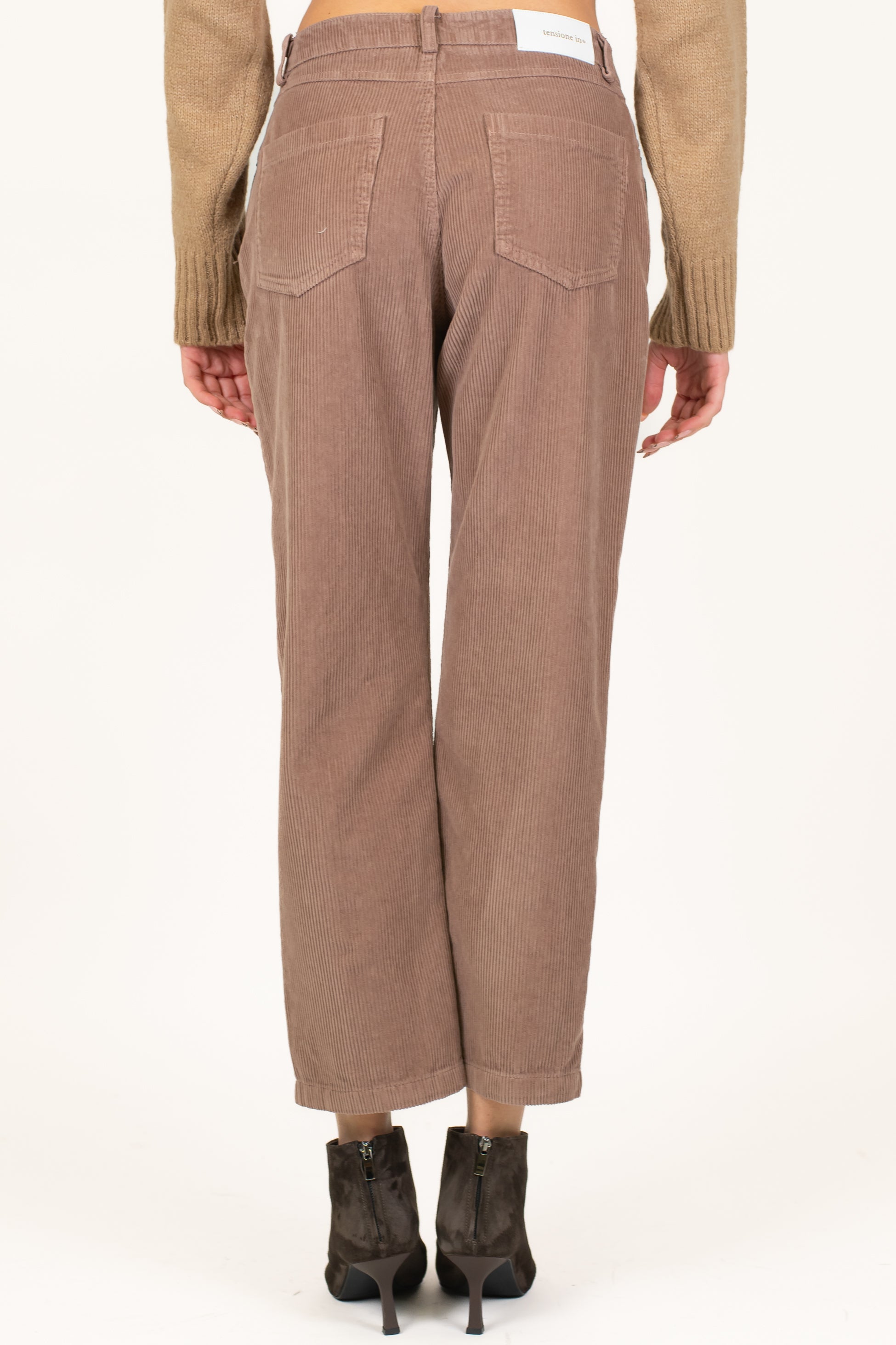 Tensione in - Pantalone in velluto millerighe regular modello Tom