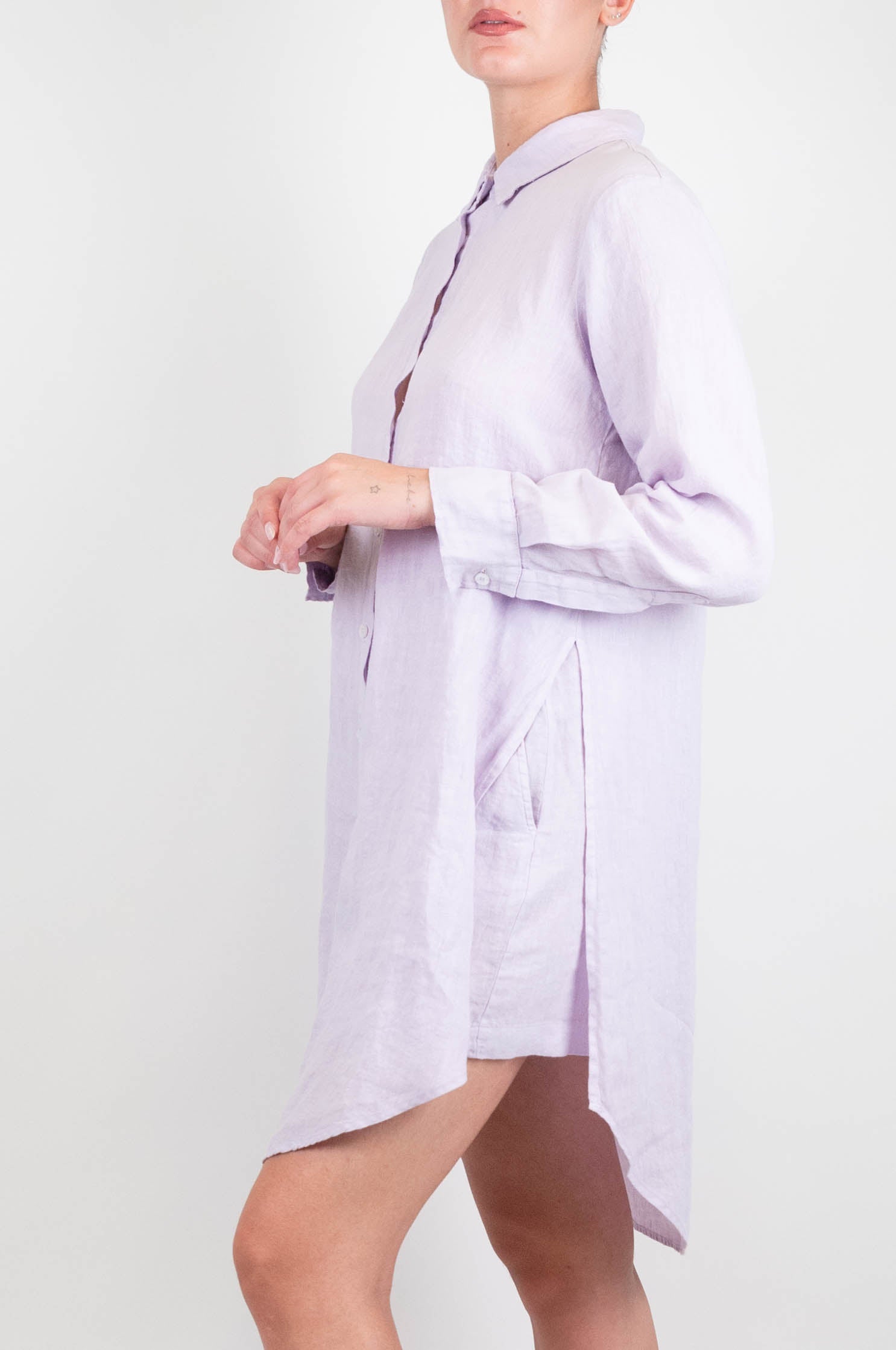Tensione in - Camicione in puro lino con spacchi laterali