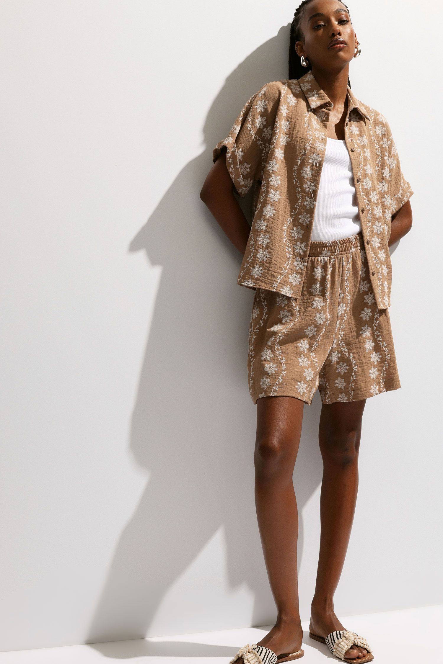 Please - Shorts stampa floreale con elastico in vita