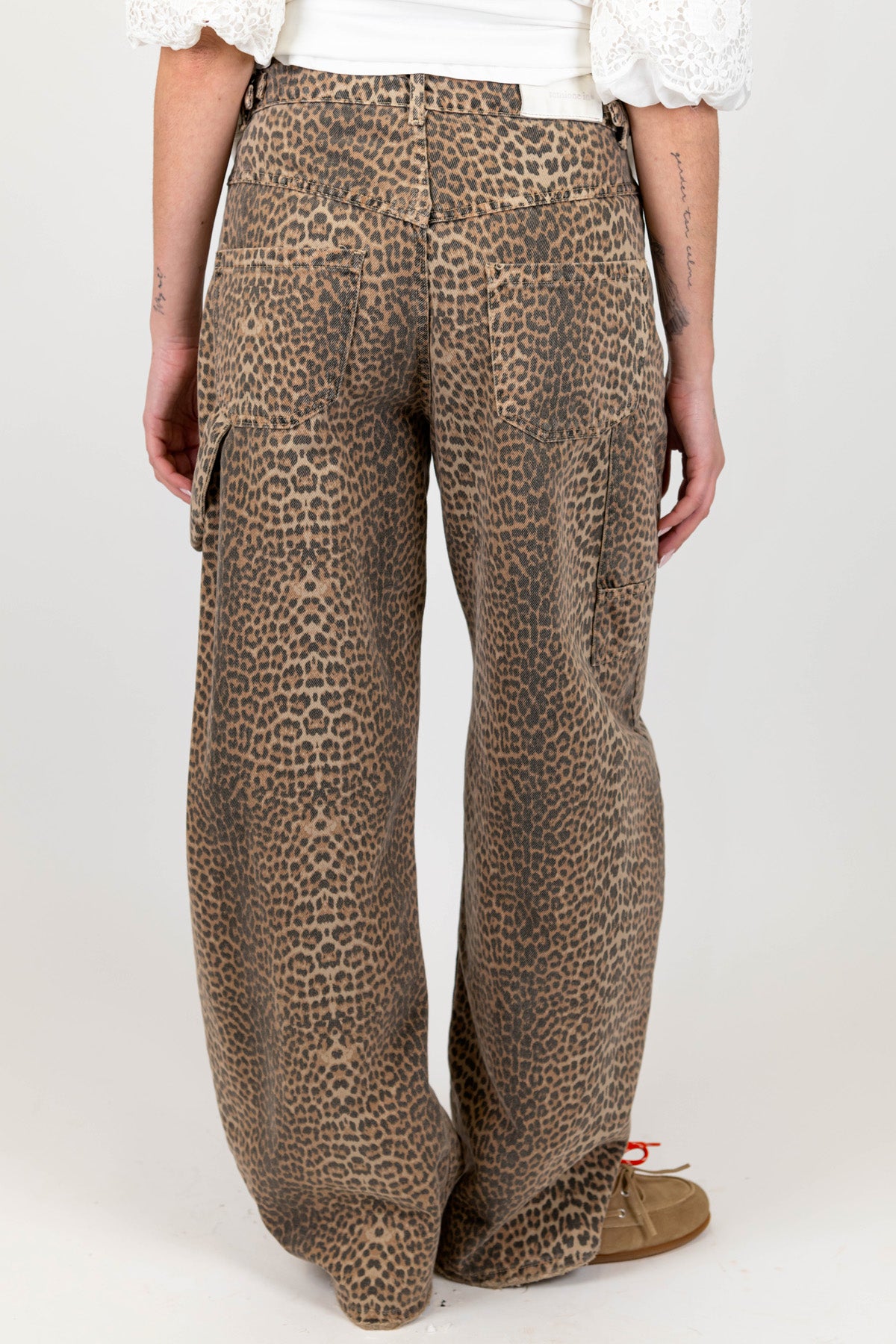 Tensione in - Pantalone worker in denim fantasia animalier