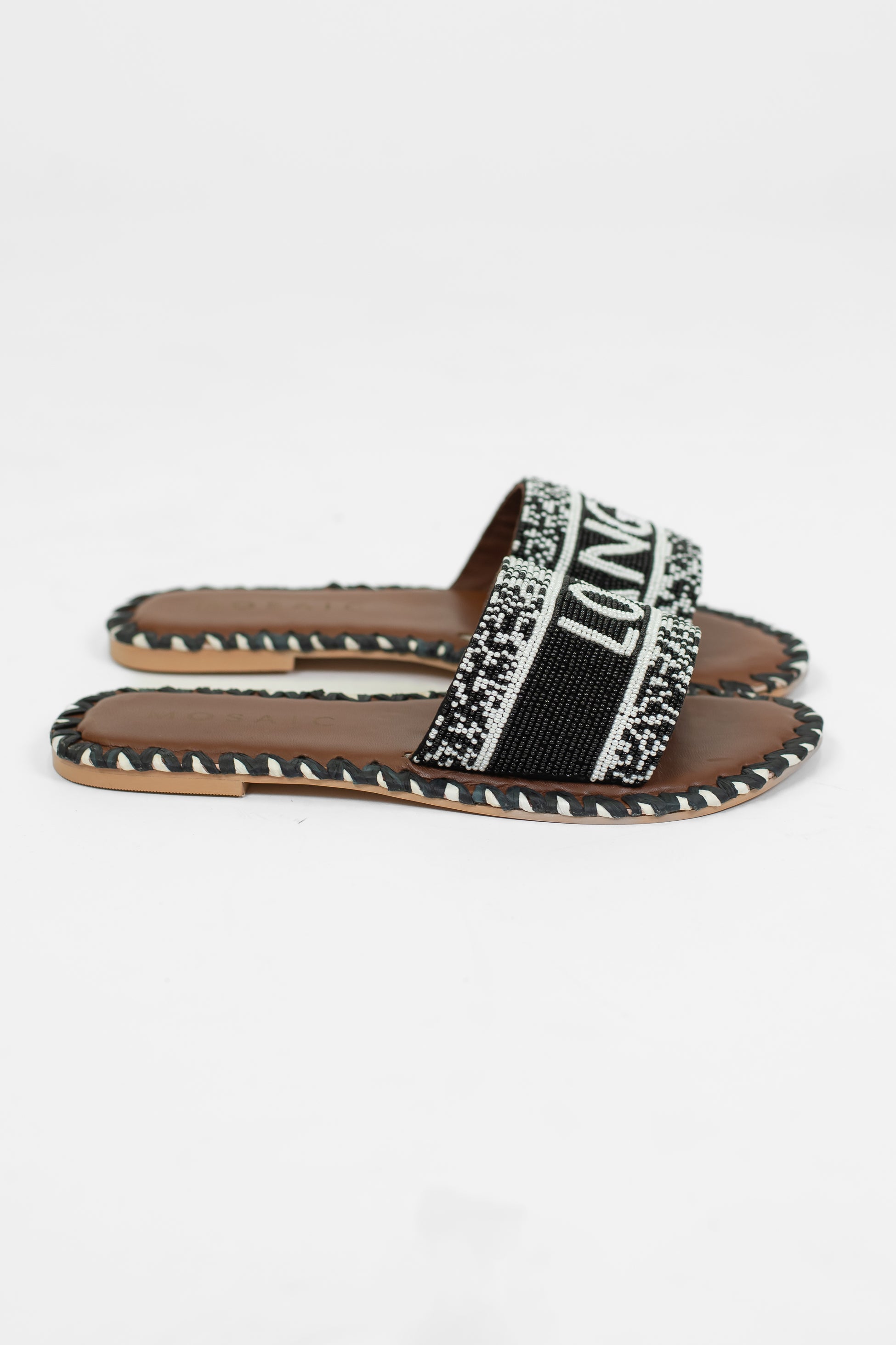 Mosaic - Ciabattina con fascia decorata da perline con scritta