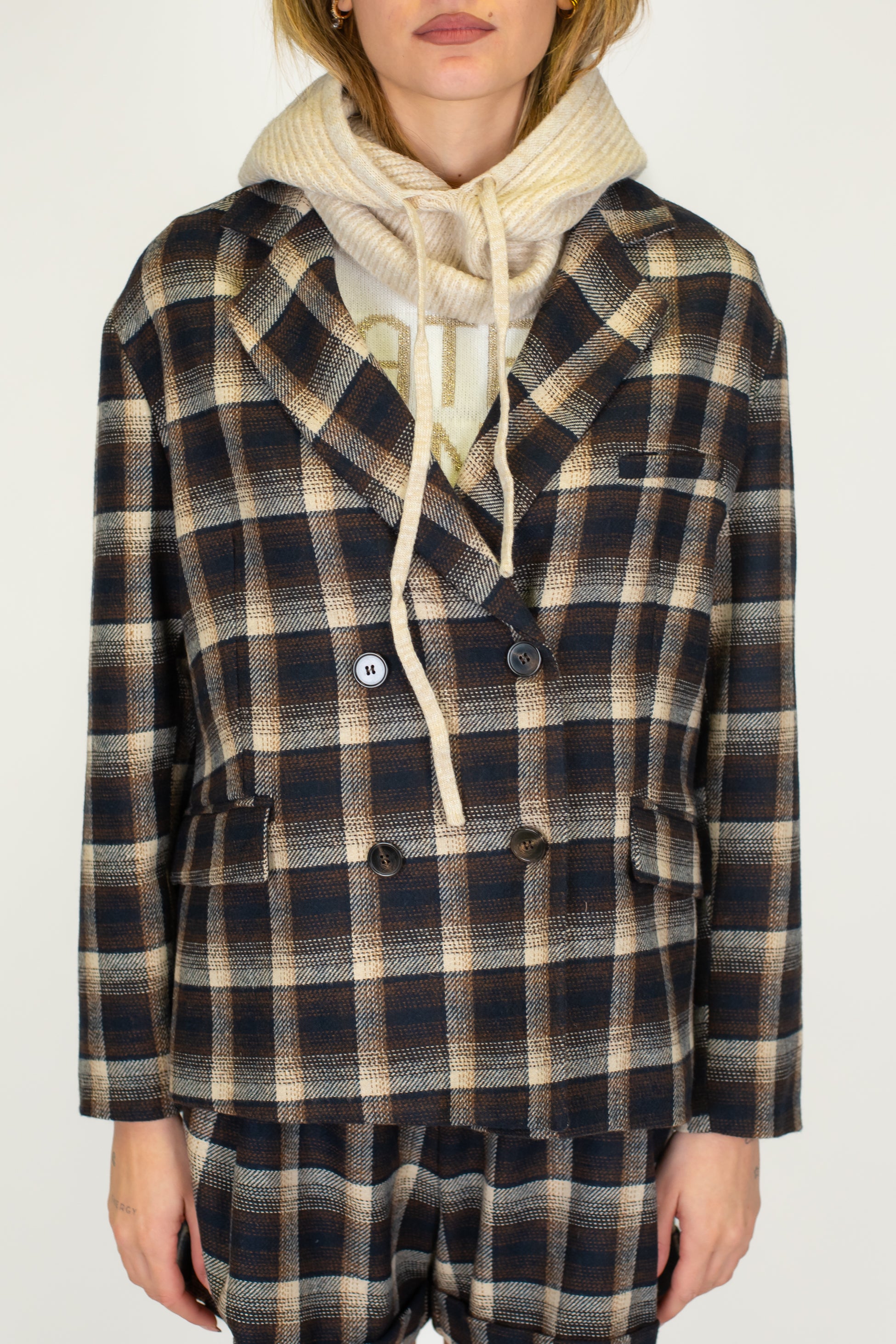 Tensione in - Giacca doppiopetto fantasia quadri in misto lana con cappuccio in maglia separato