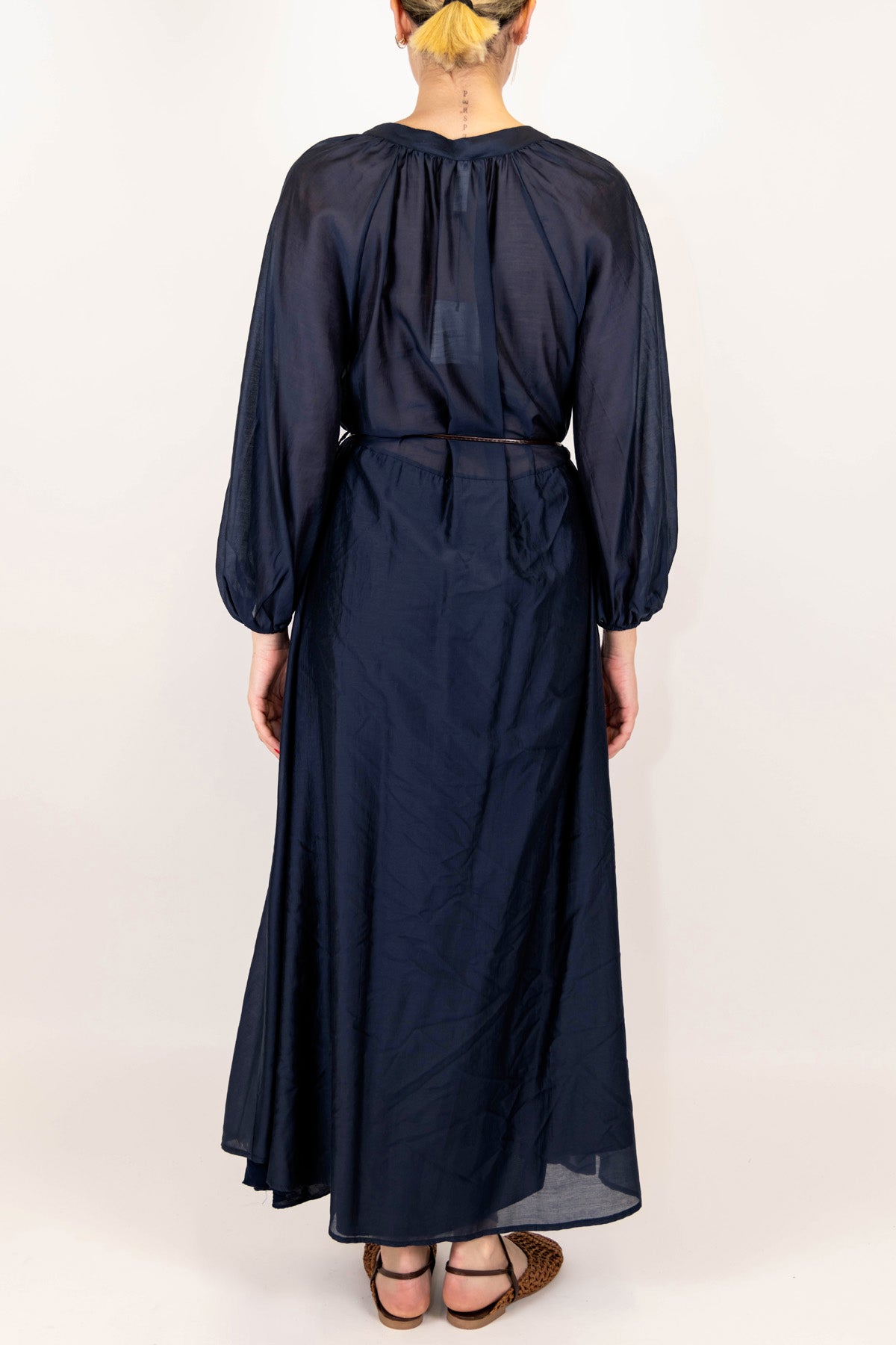 Tensione in - Abito lungo tinta unita in tencel con scollo a V