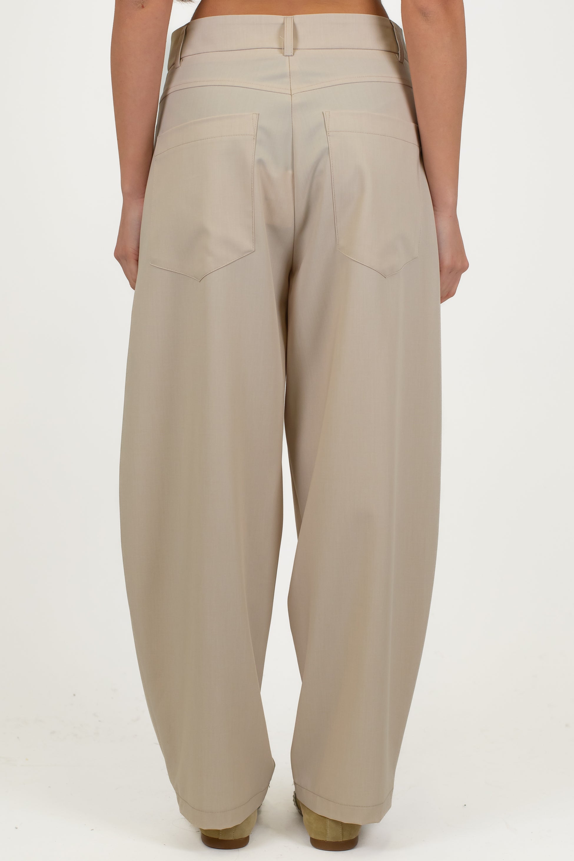 Tensione in - Pantalone ballon con tasconi posteriori