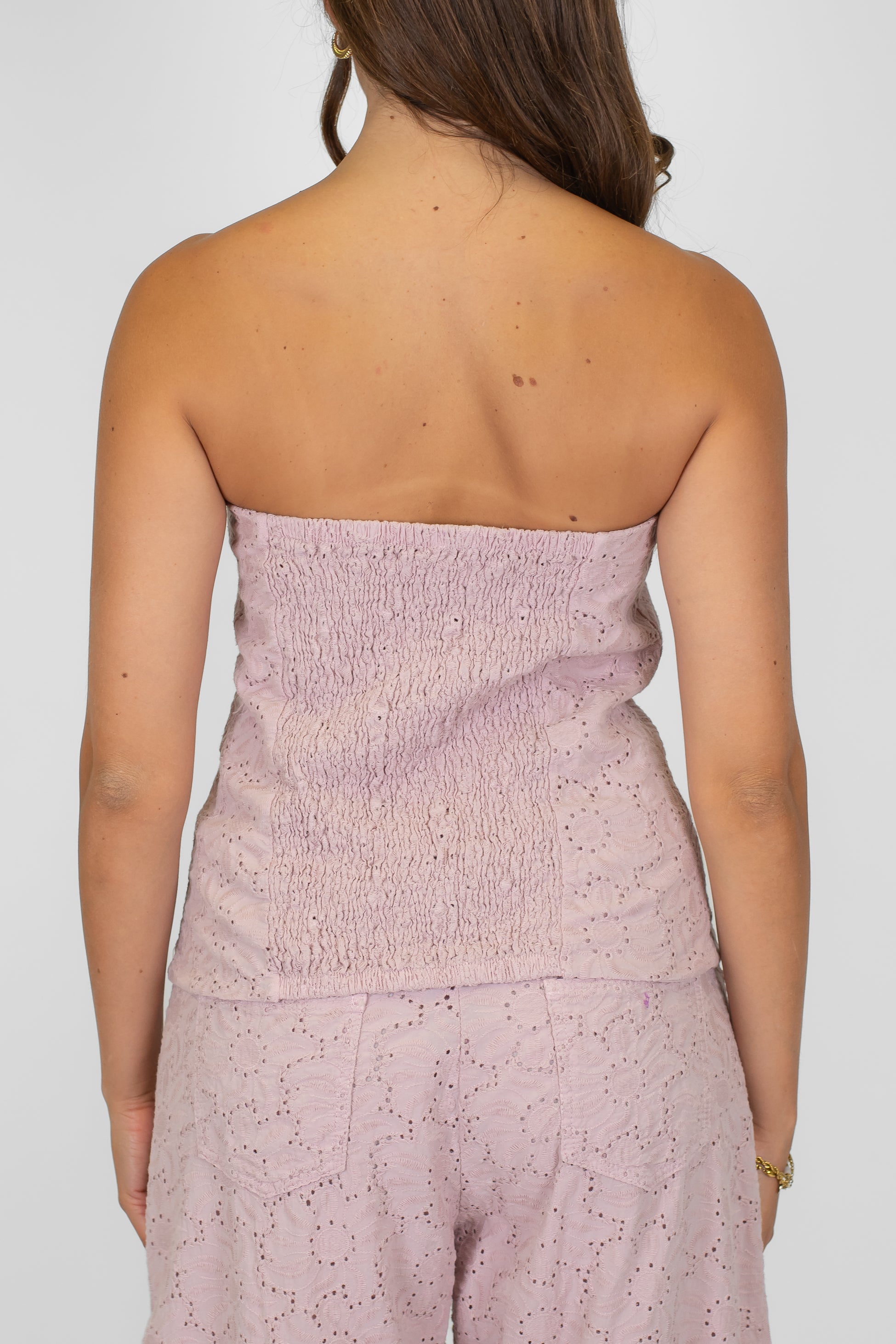 Tensione in - Top a fascia in pizzo sangallo con elastico