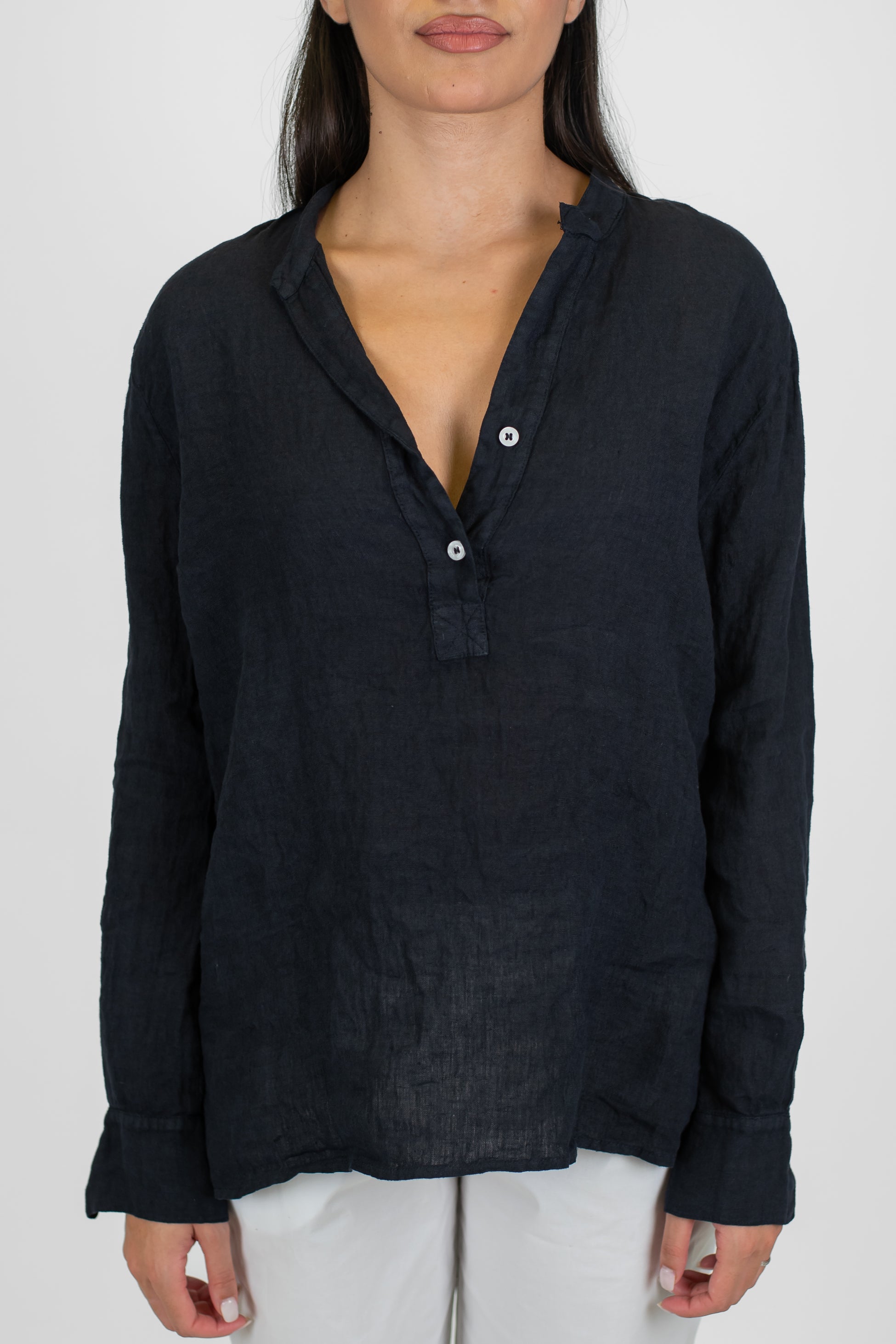 Tensione in - Camicia collo coreano in puro lino