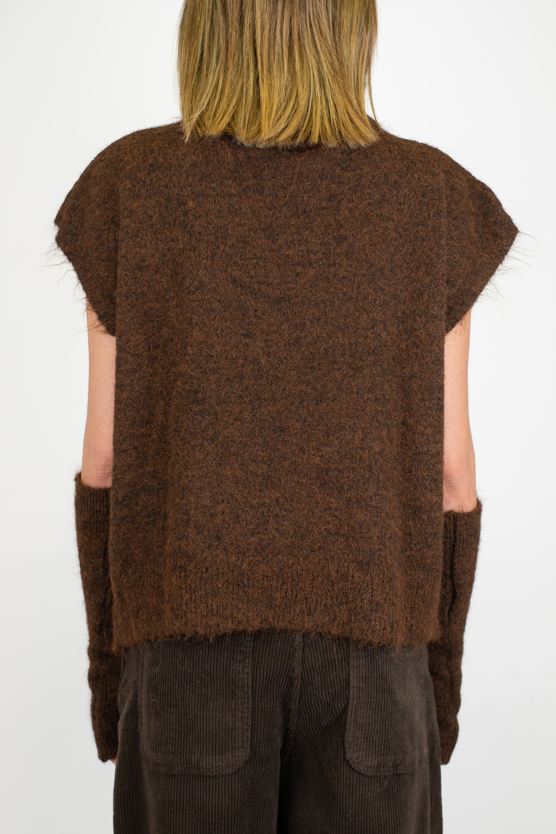 Tensione in - Dolvecita giromaniche in misto lana con manicotti