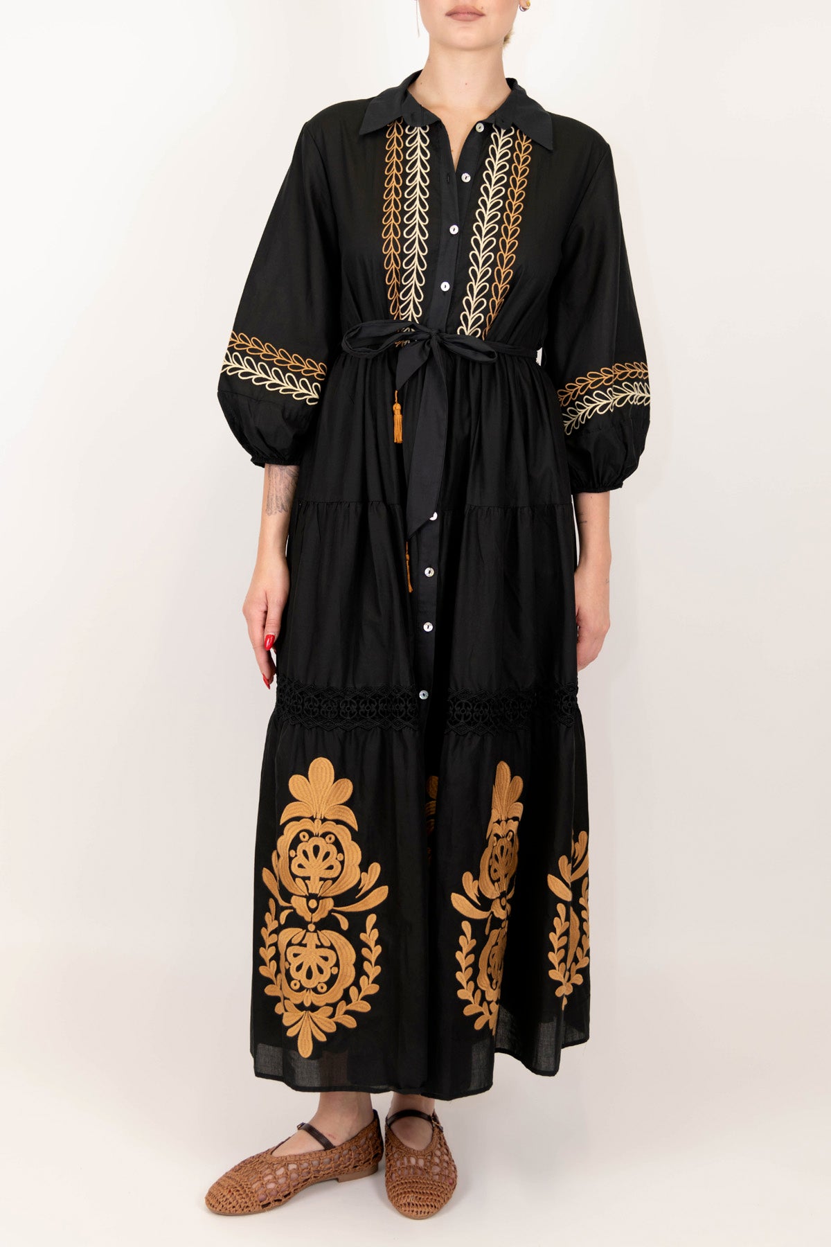 Tensione in - Chemisier con ricami in crochet a cosntrasto e manica tre quarti