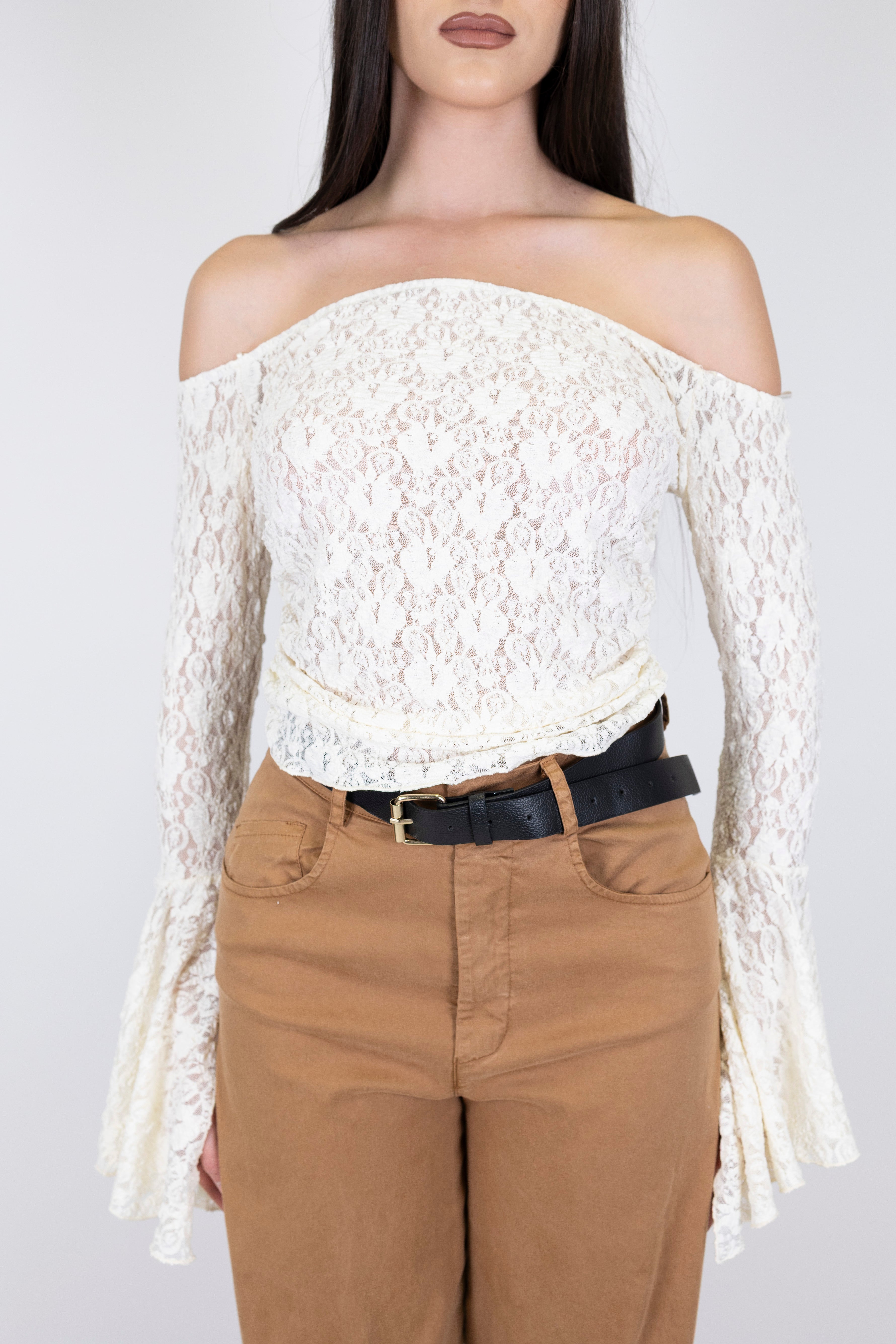 Haveone - Maglia in pizzo scollo shiffer e manica volant Haveone.
Composizione: 99%PL1%EA