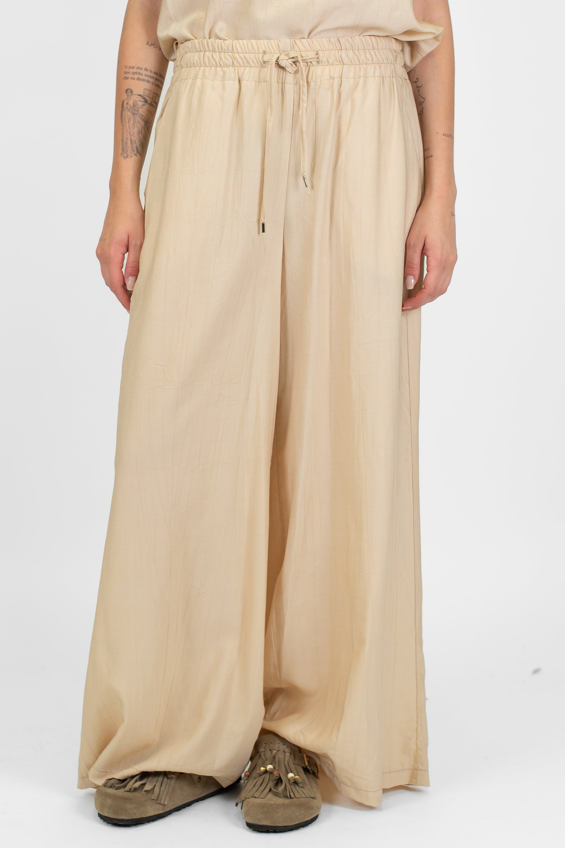 Tensione in - Coordinato t-shirt e pantalone palazzo con coulisse in viscosa leggera