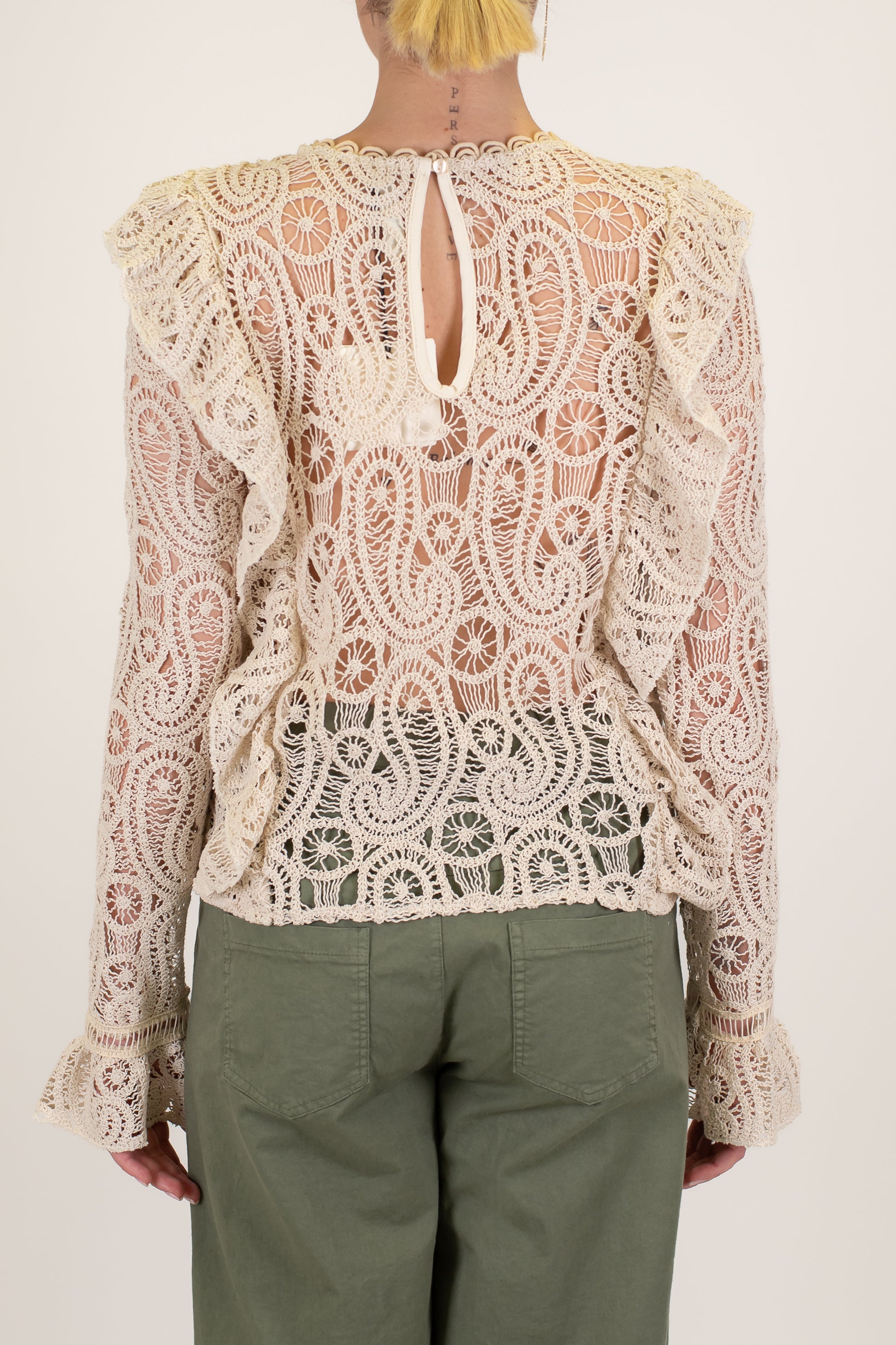 Tensione in - Casacca in crochet di cotone con rouches