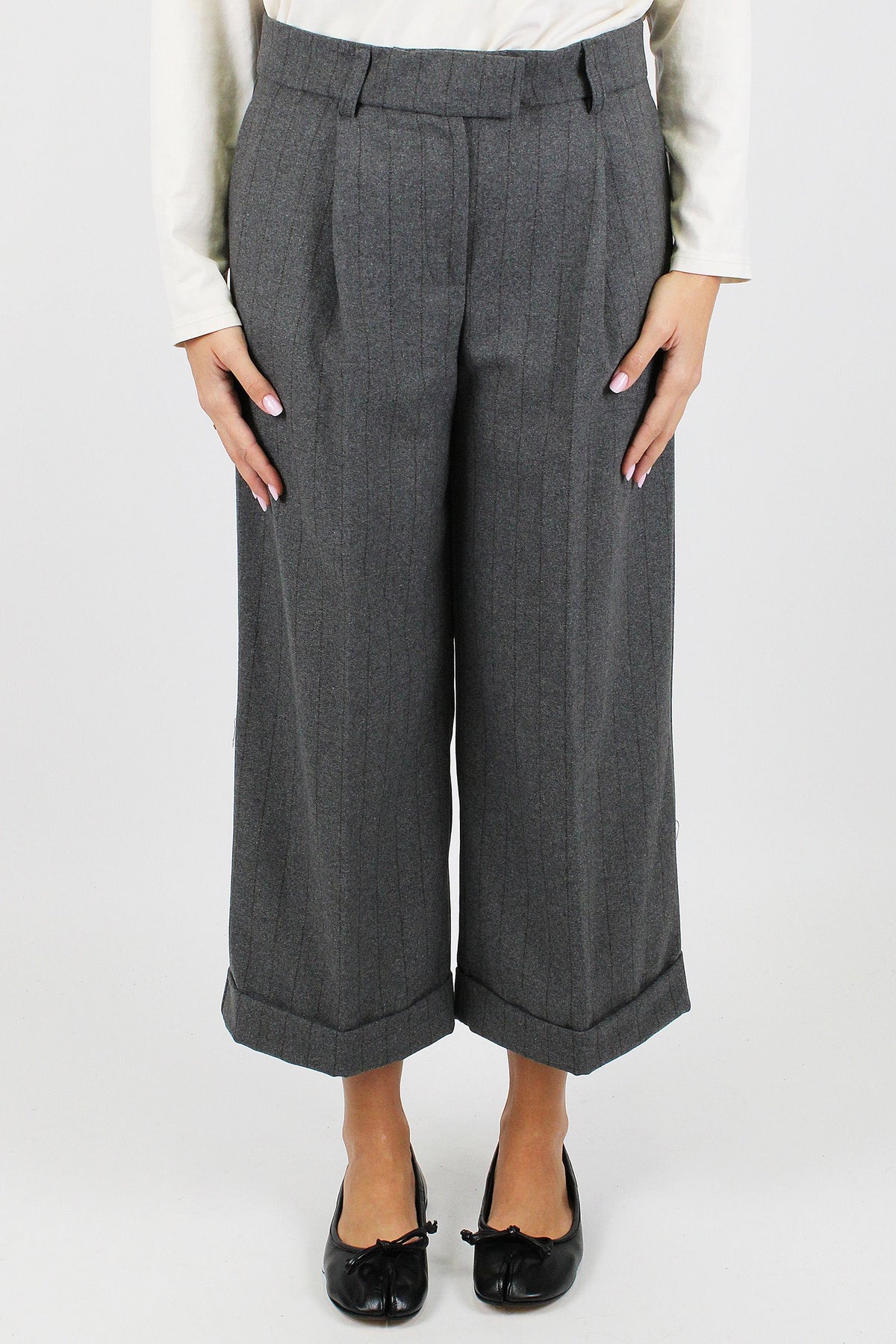 Tensione in - Pantalone palazzo crop gessato in misto lana