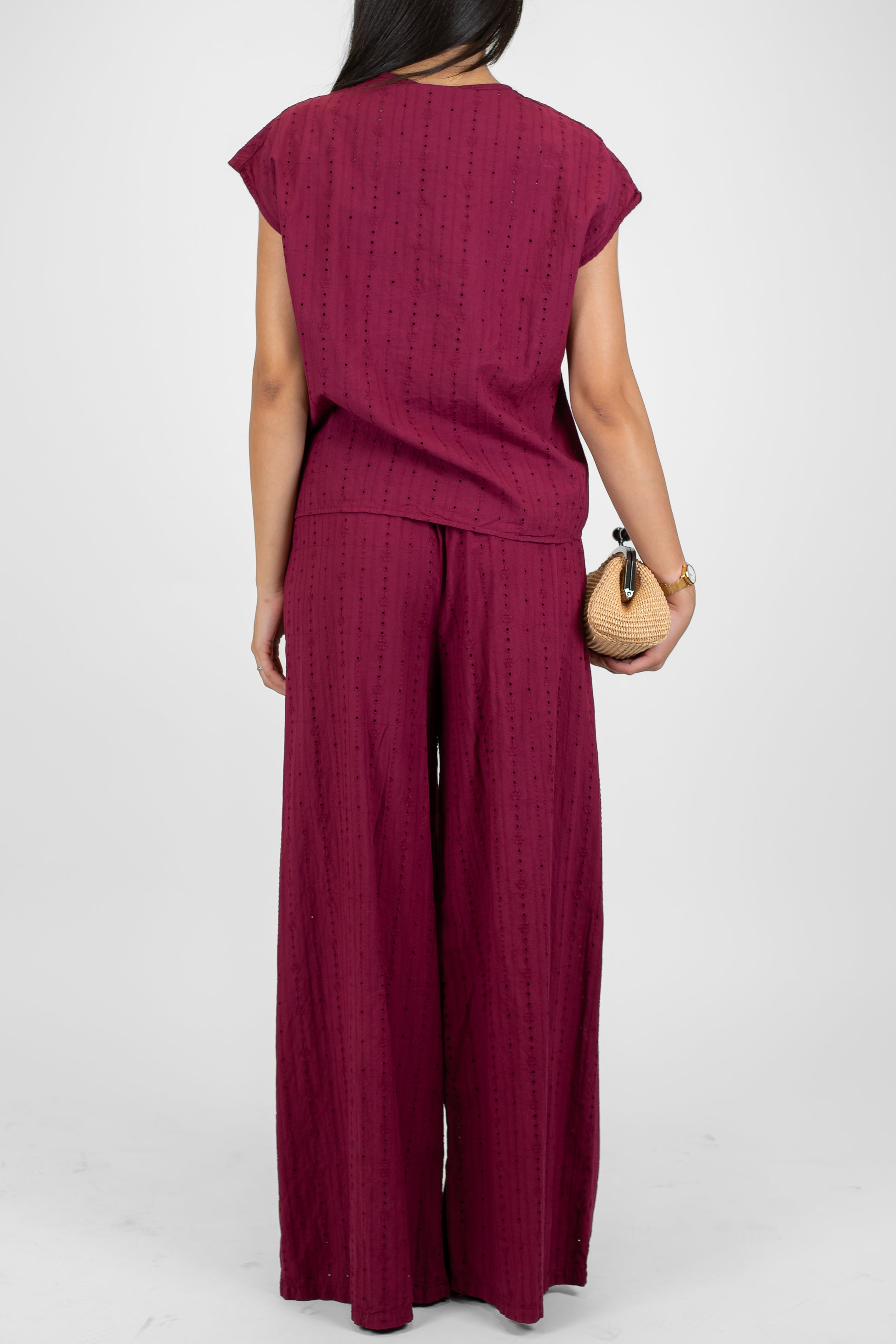 Haveone - Coordinato in pizzo sangallo con t-shirt scollo a V e pantalone palazzo con coulisse