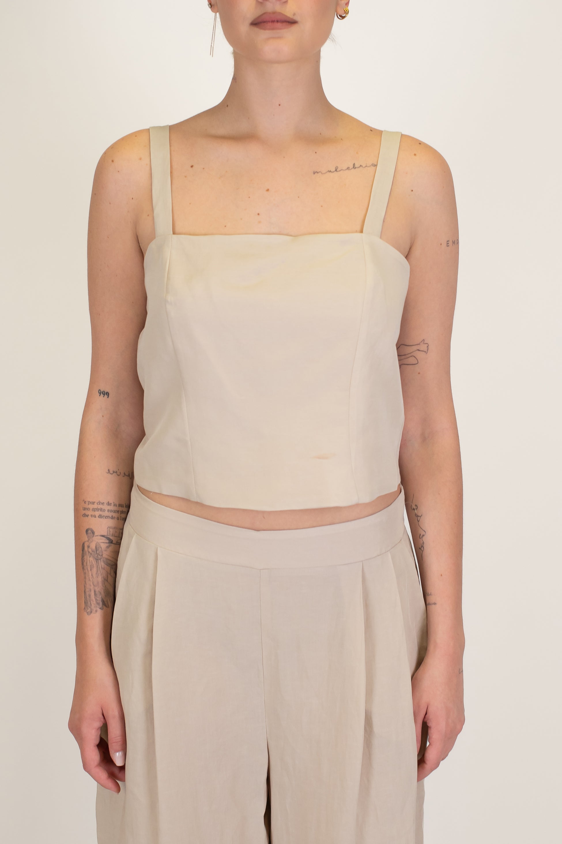 Tensione in - Coordinato in misto viscosa e lino con top bretelle e pantalone palazzo con pinces ed elastico sul retro