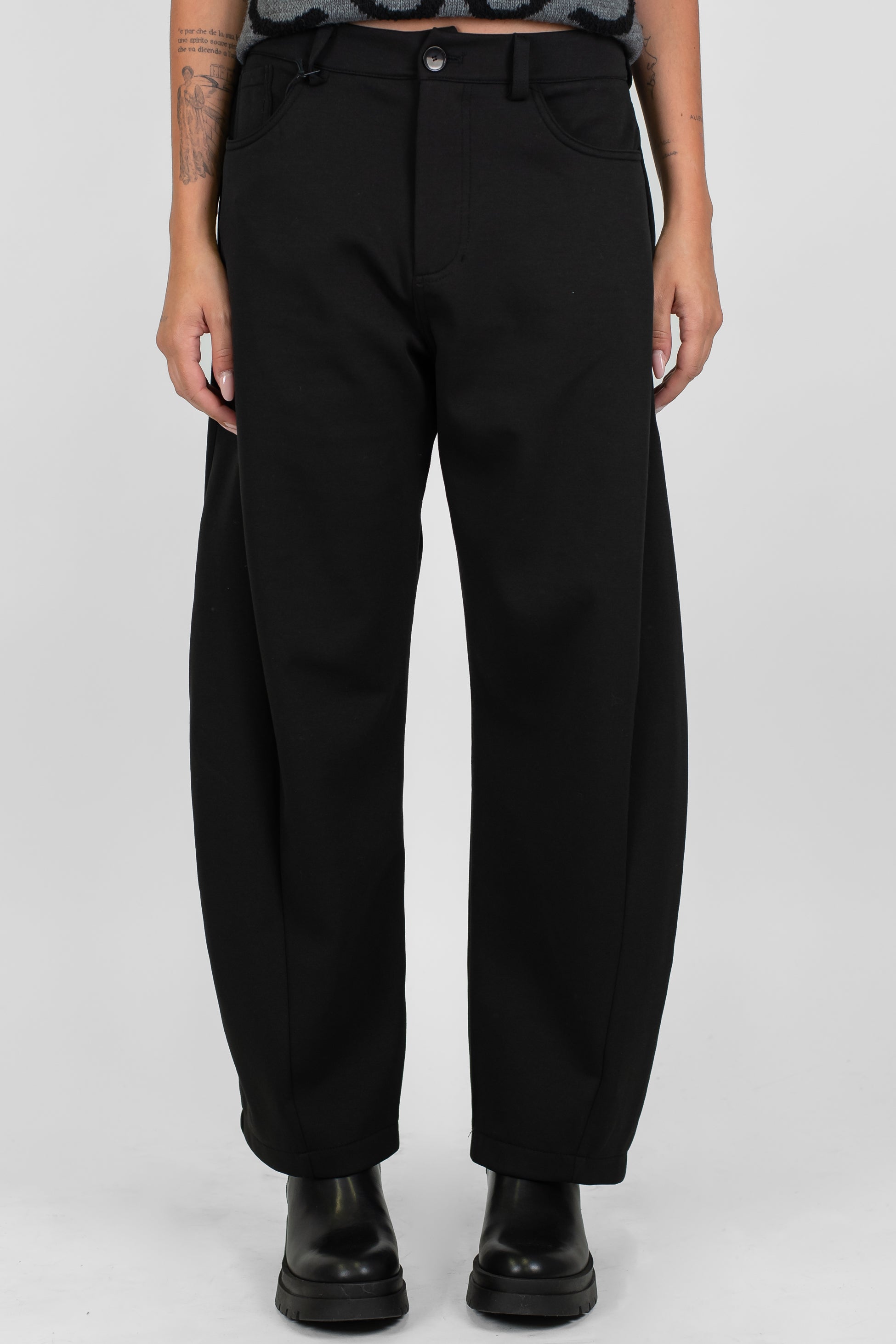 Tensione in - Pantalone balloon in tessuto felpato leggero