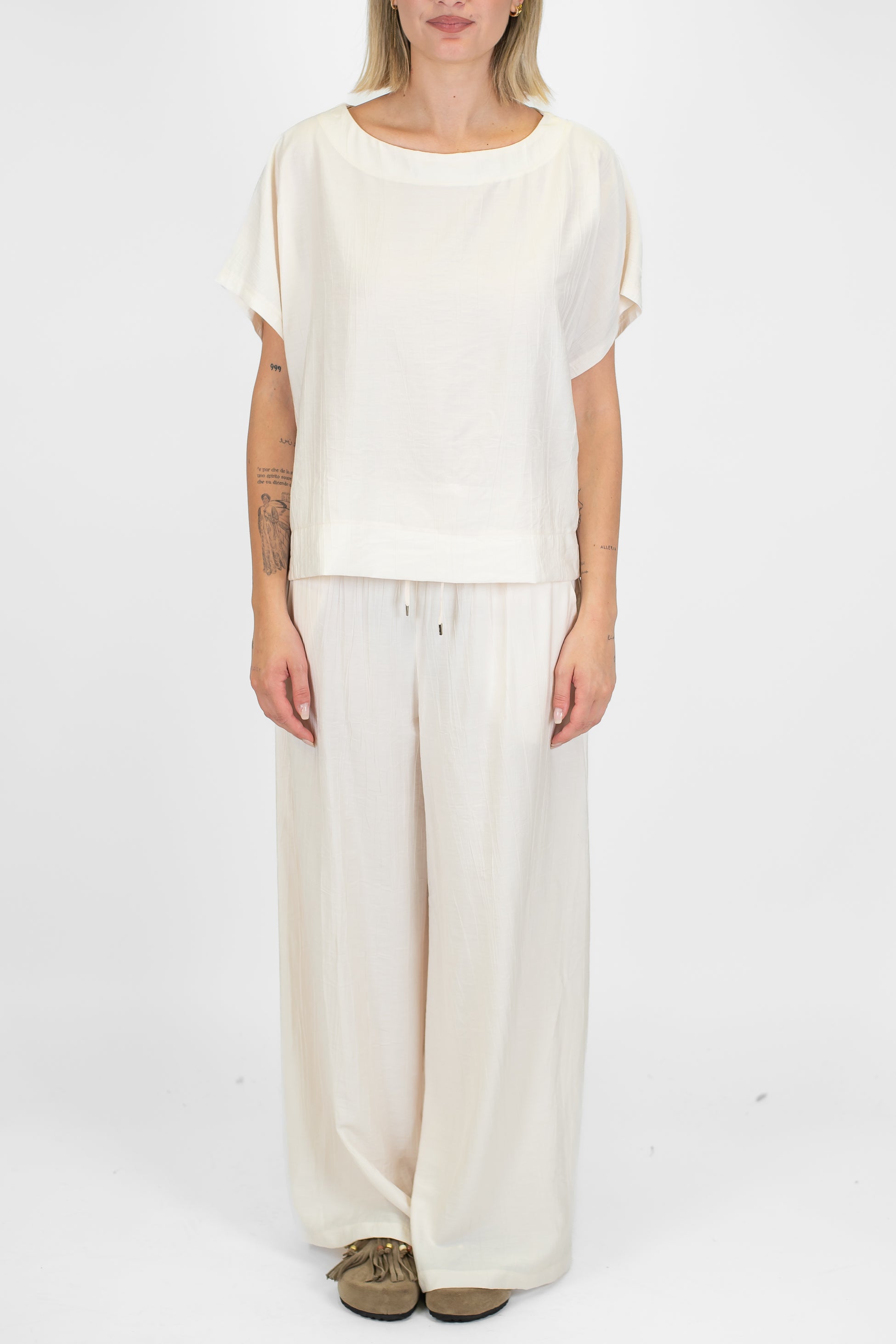 Tensione in - Coordinato t-shirt e pantalone palazzo con coulisse in viscosa leggera