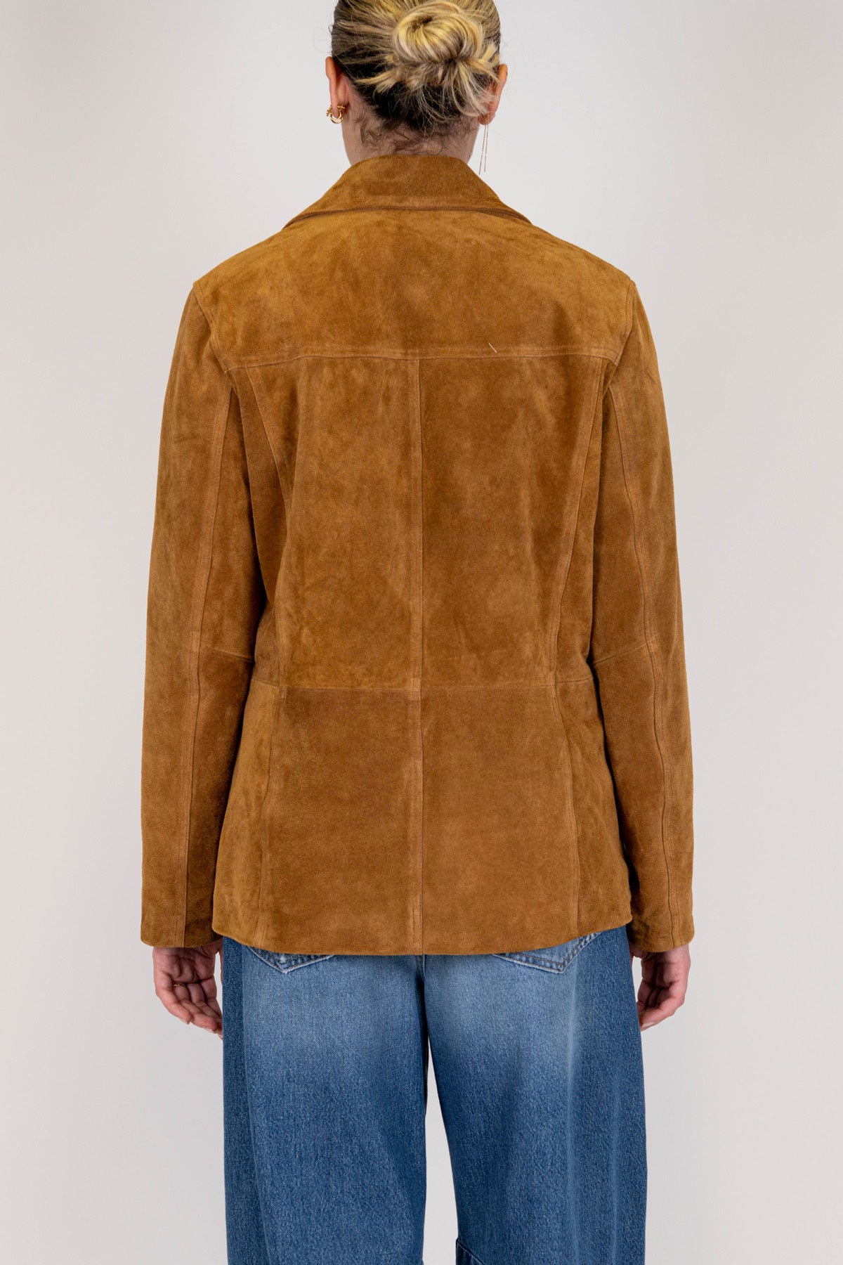 Tensione in - Giacca sahariana in camoscio con doppie tasche frontali