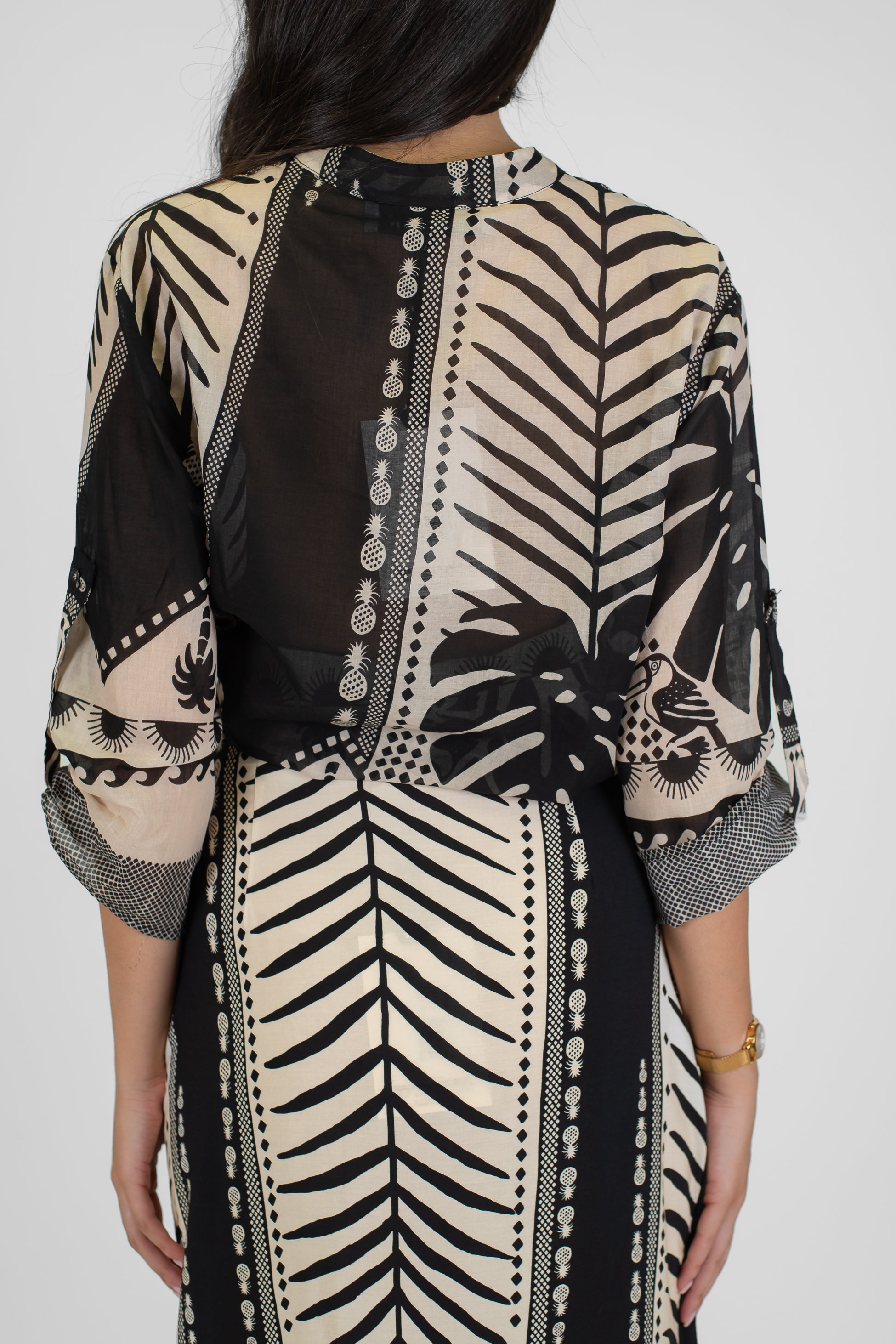 Haveone - Camicia crop fantasia astratta in viscosa con collo coreano e manica tre quarti