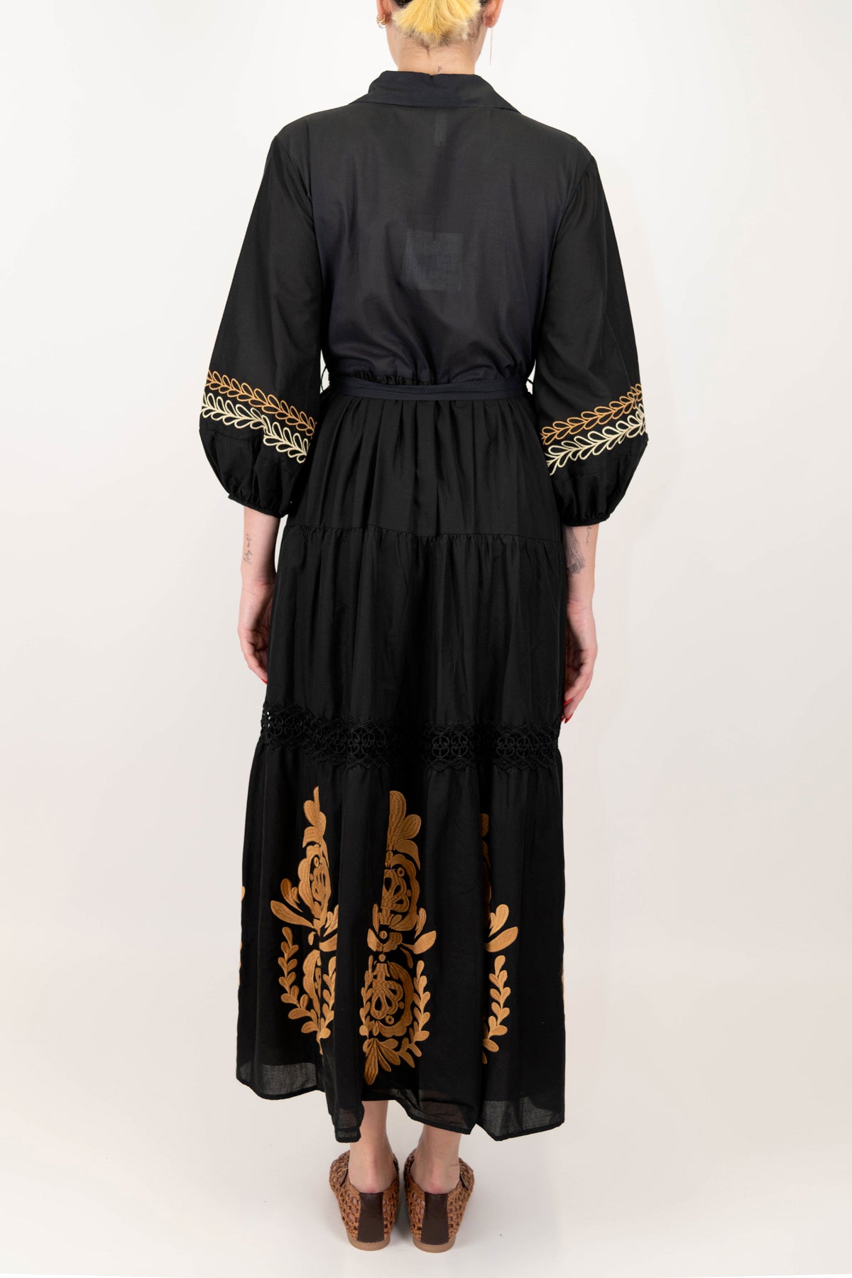 Tensione in - Chemisier con ricami in crochet a cosntrasto e manica tre quarti