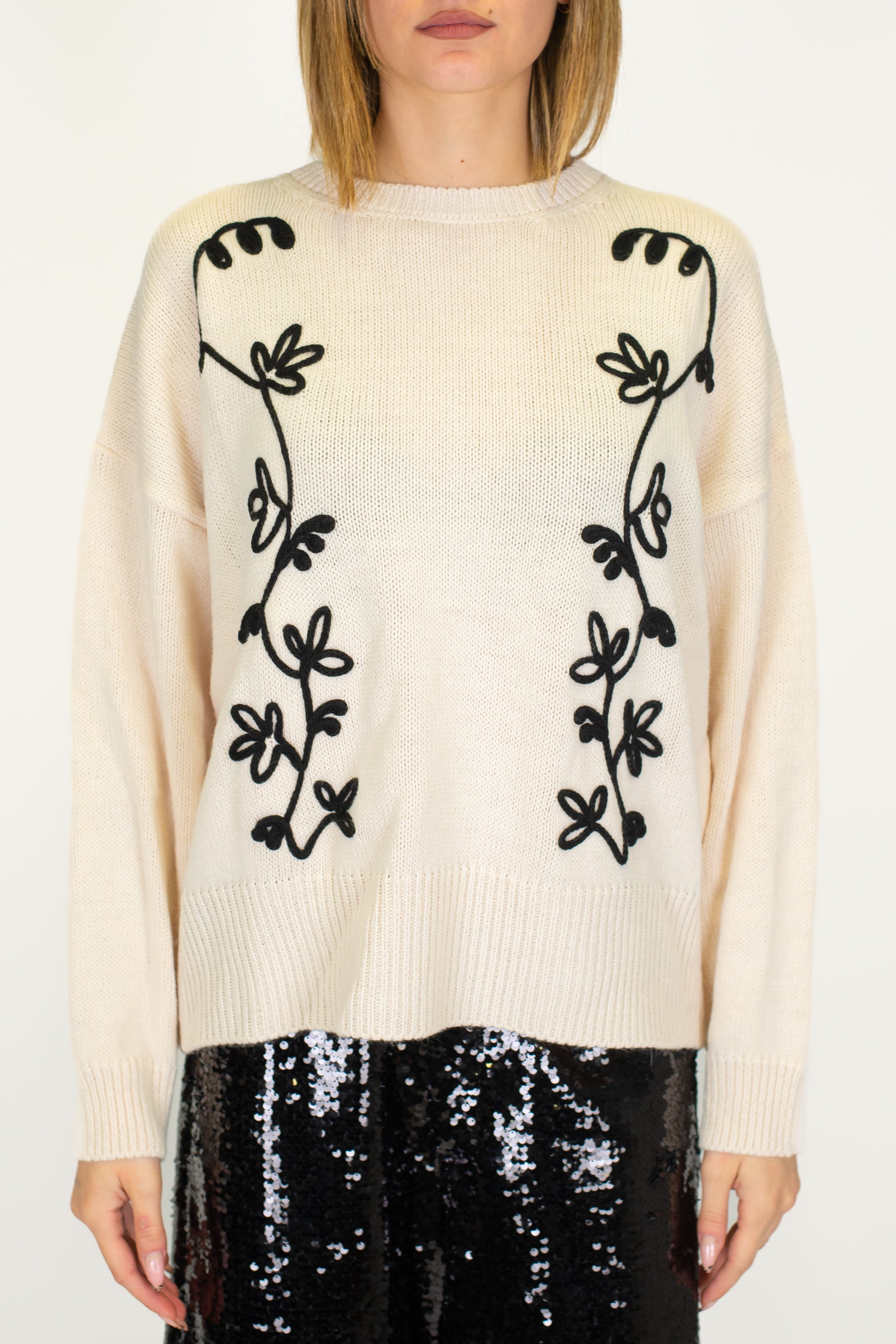 Tensione in - Maglia girocollo in misto lana con ricami