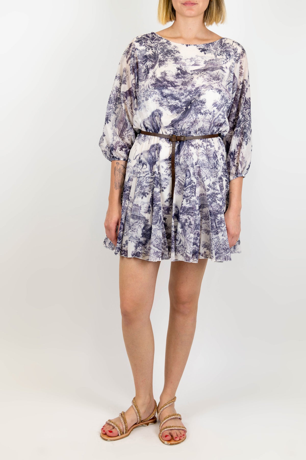 Tensione in - Abito corto fantasia toile de jouy in mussola di cotone