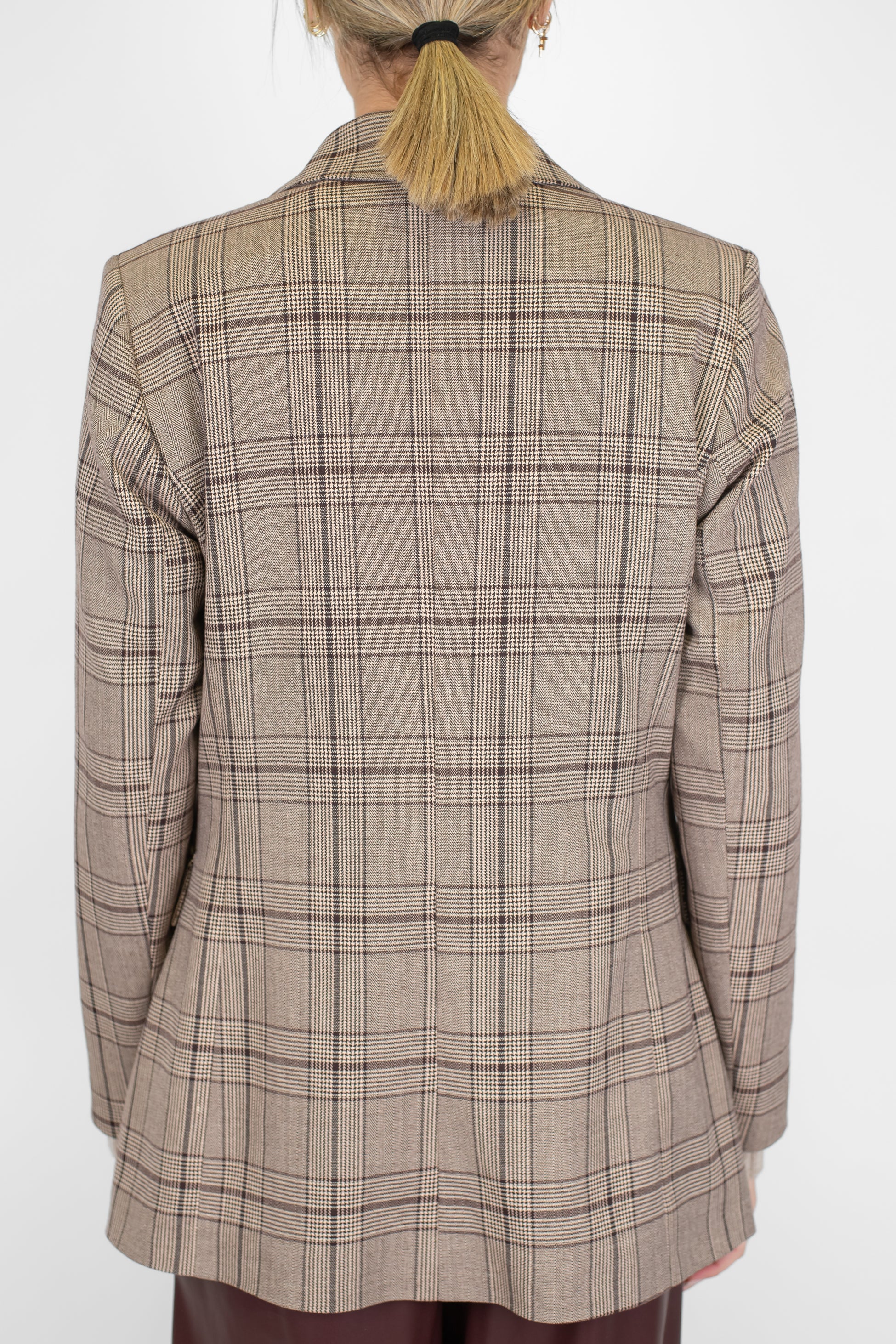 Tensione in - Giacca monopetto fantasia quadri con spilla gioiello