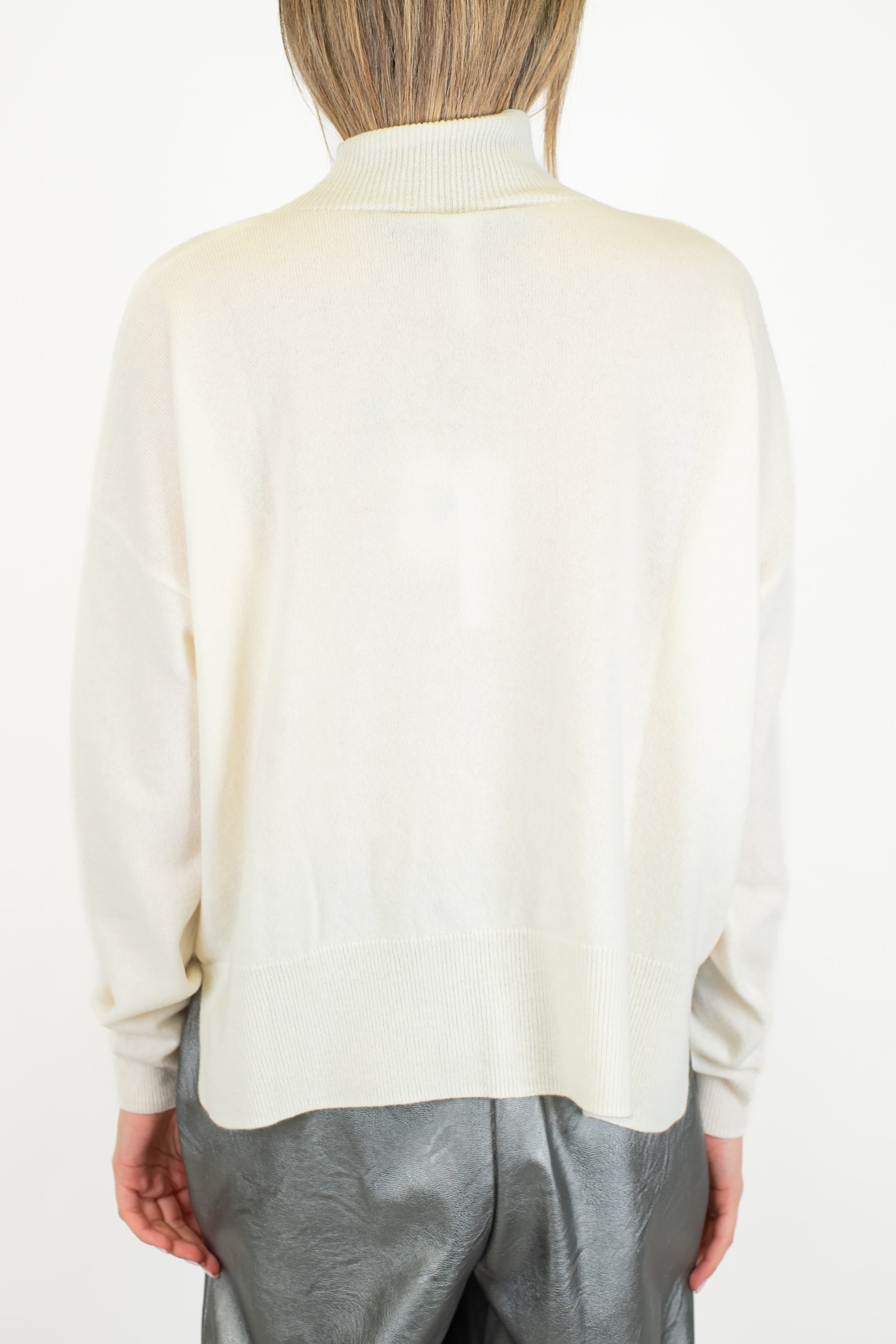 Tensione in - Maglia scollo cratere in 100% lana