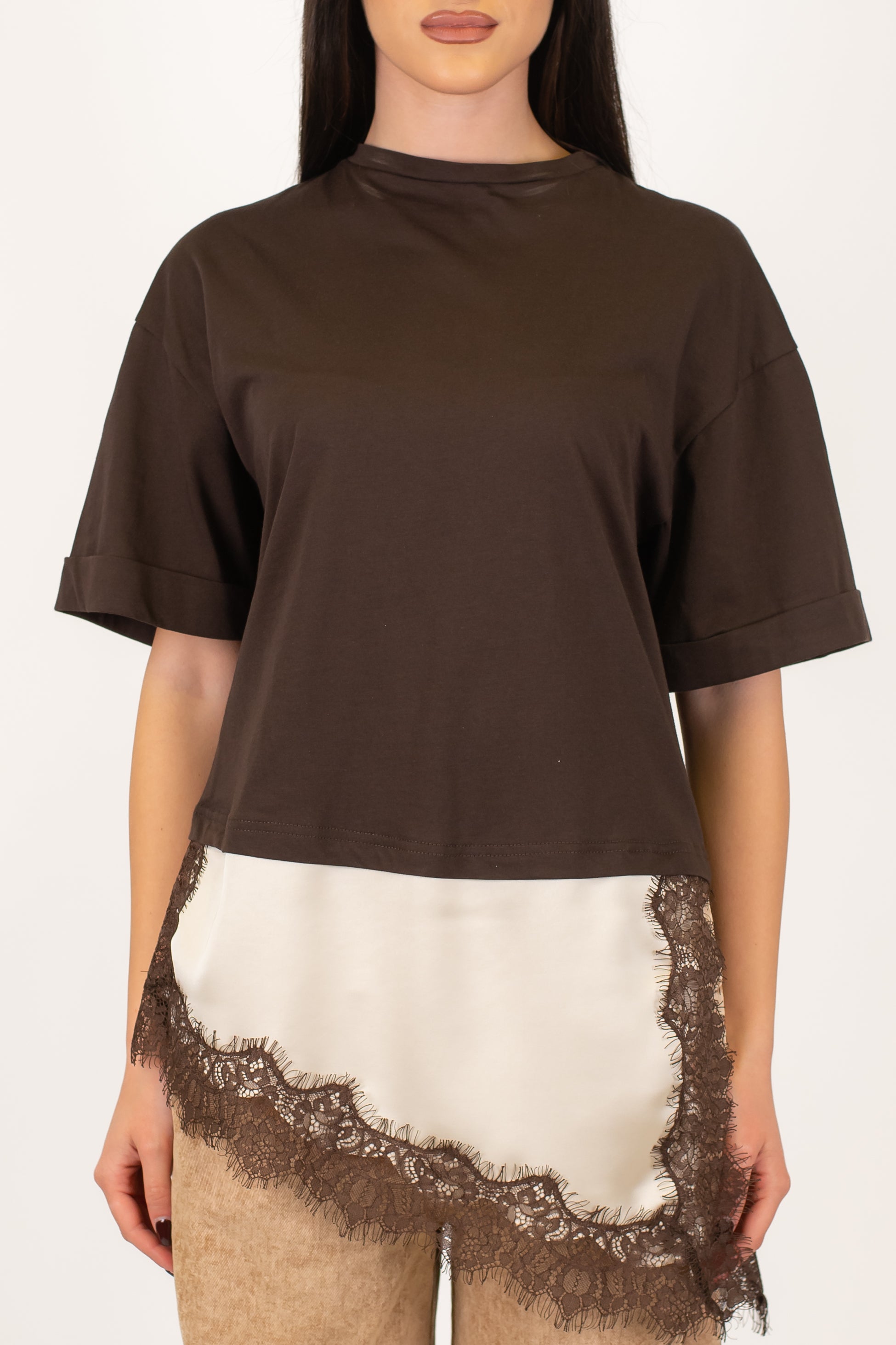 Motel - T-shirt over con estensione in satin asimmetrico e pizzo a contrasto sul fondo