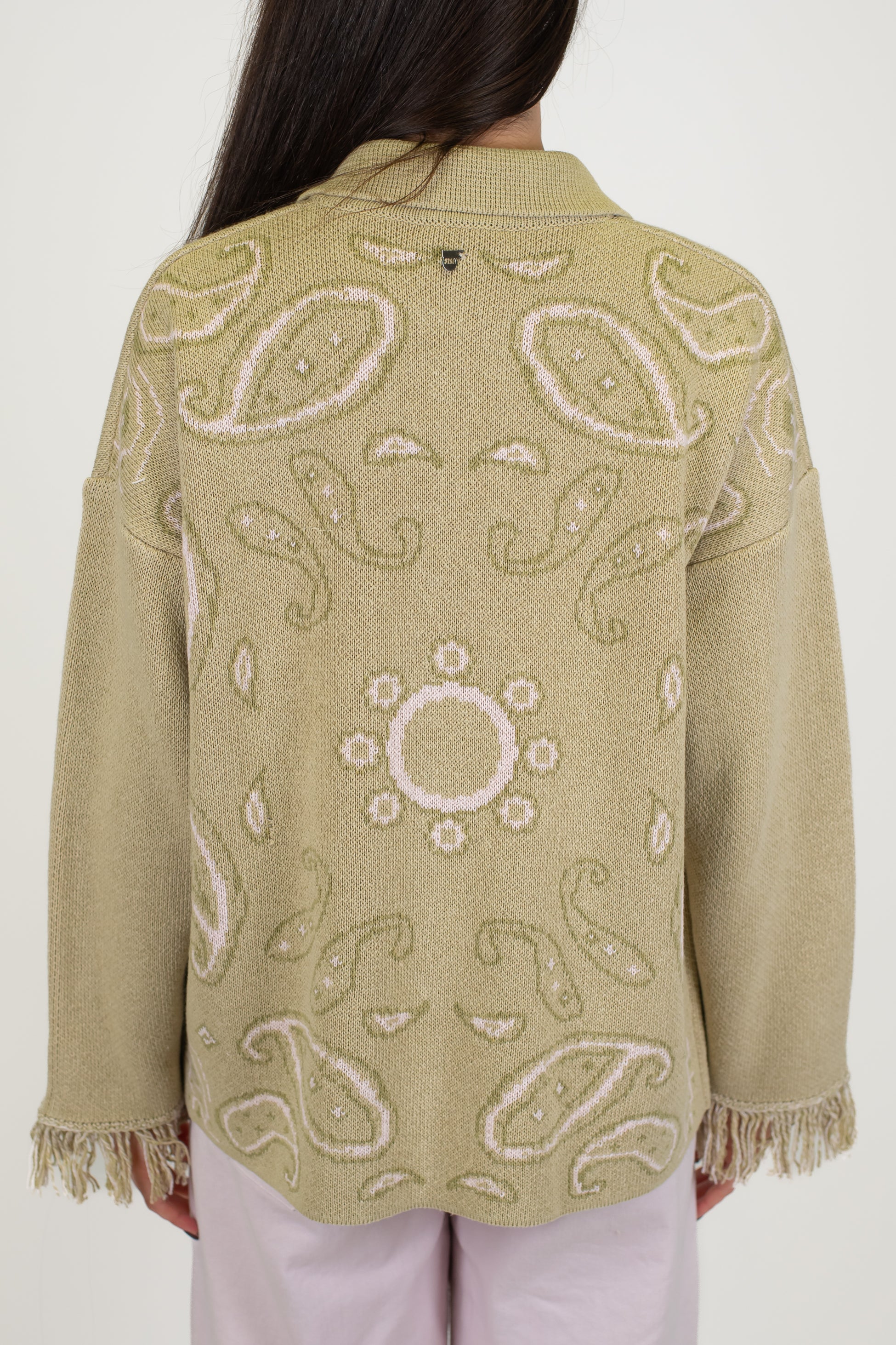 Dixie - Cardigan over fantasia bandana con frange e chisura alamari