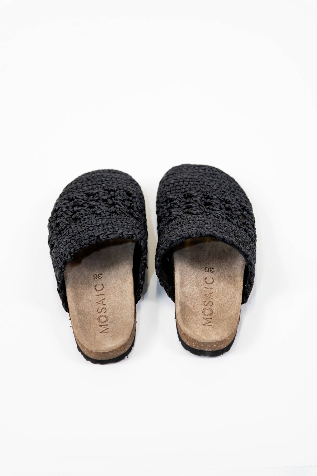 Sabot in rafia con tomaia in pelle camosciata e suola in gomma