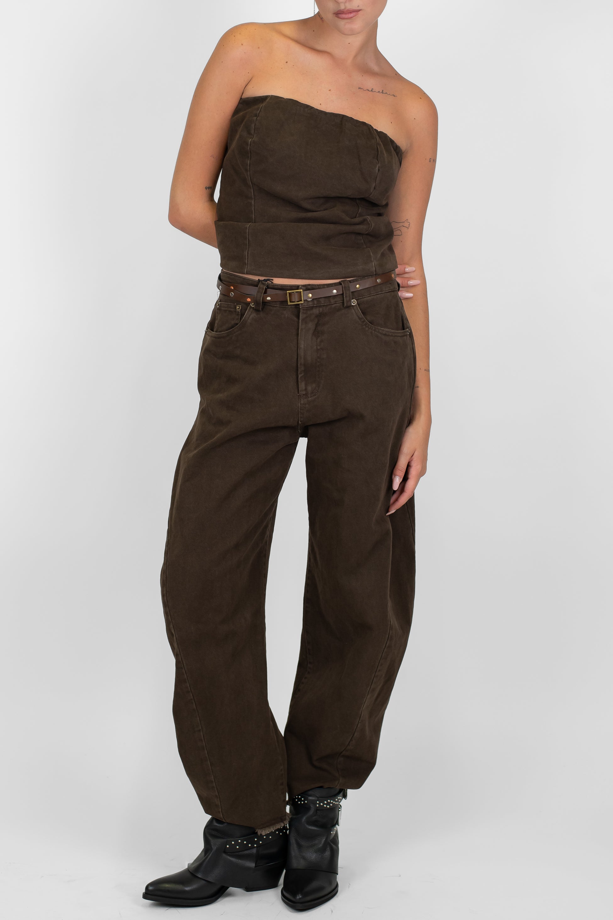 Tensione in - Pantalone balloon in denim colorato con fondo sfrangiato