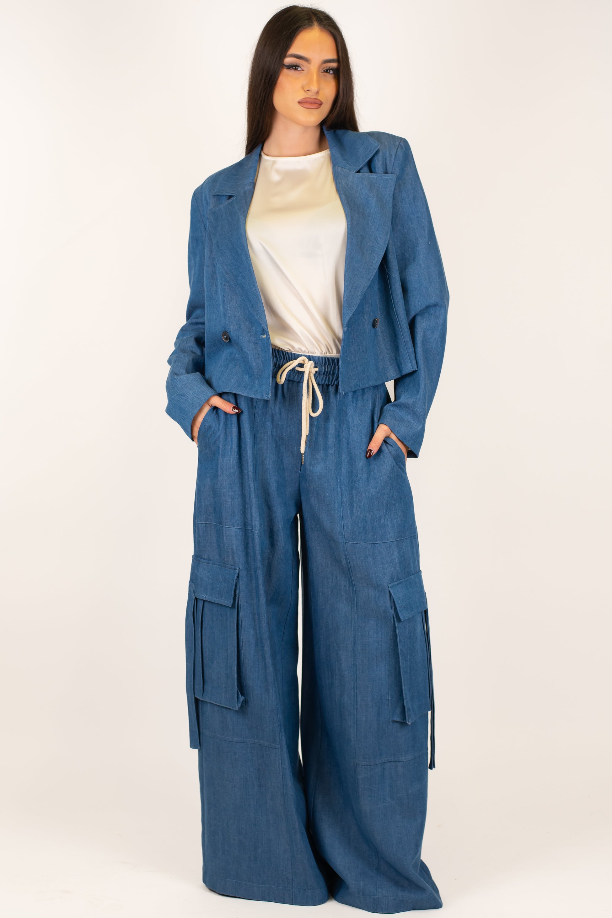 Tensione in - Pantalone palazzo cargo in lyocell effetto denim con coulisse