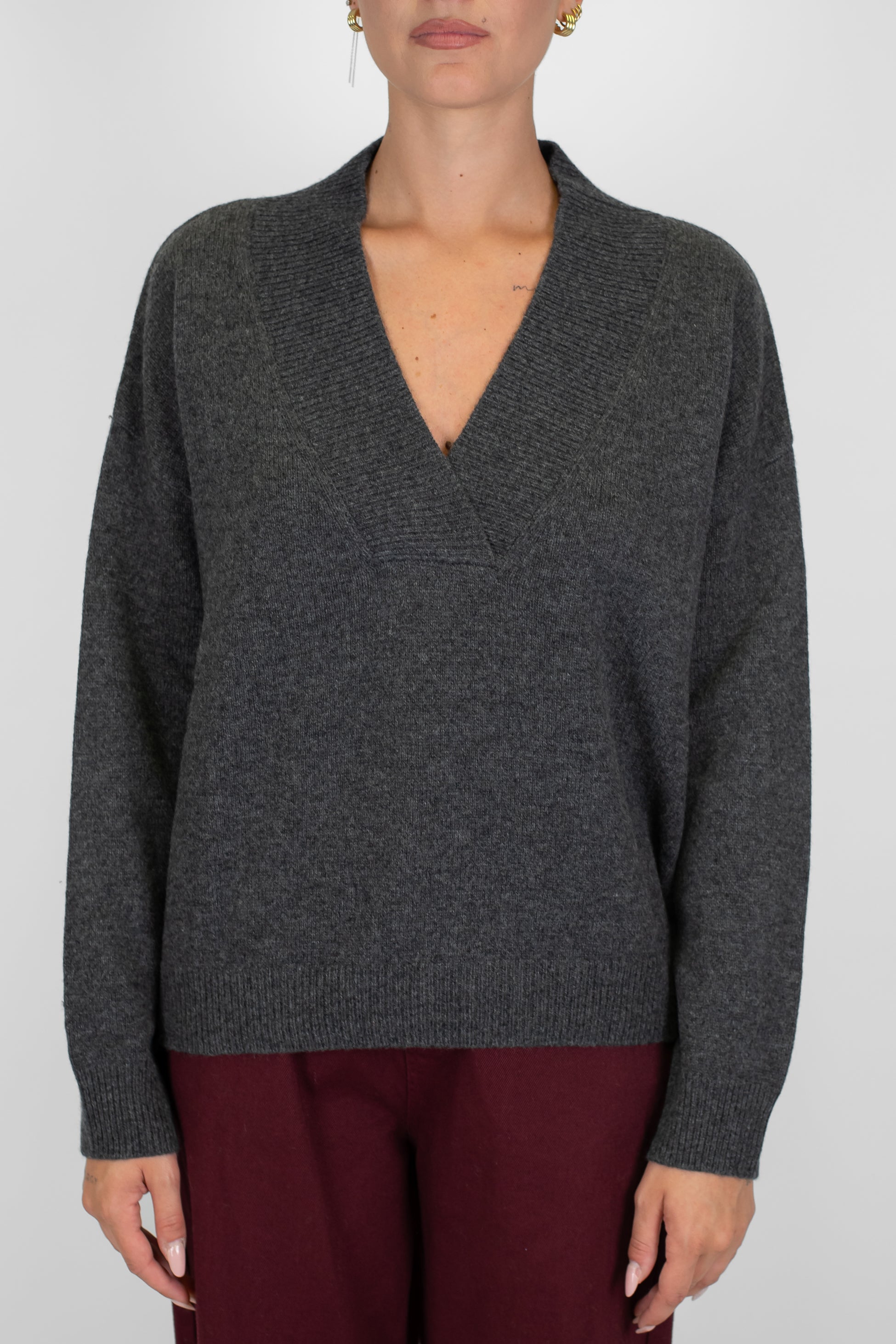 Tensione in - Maglia over scollo a V in pura lana