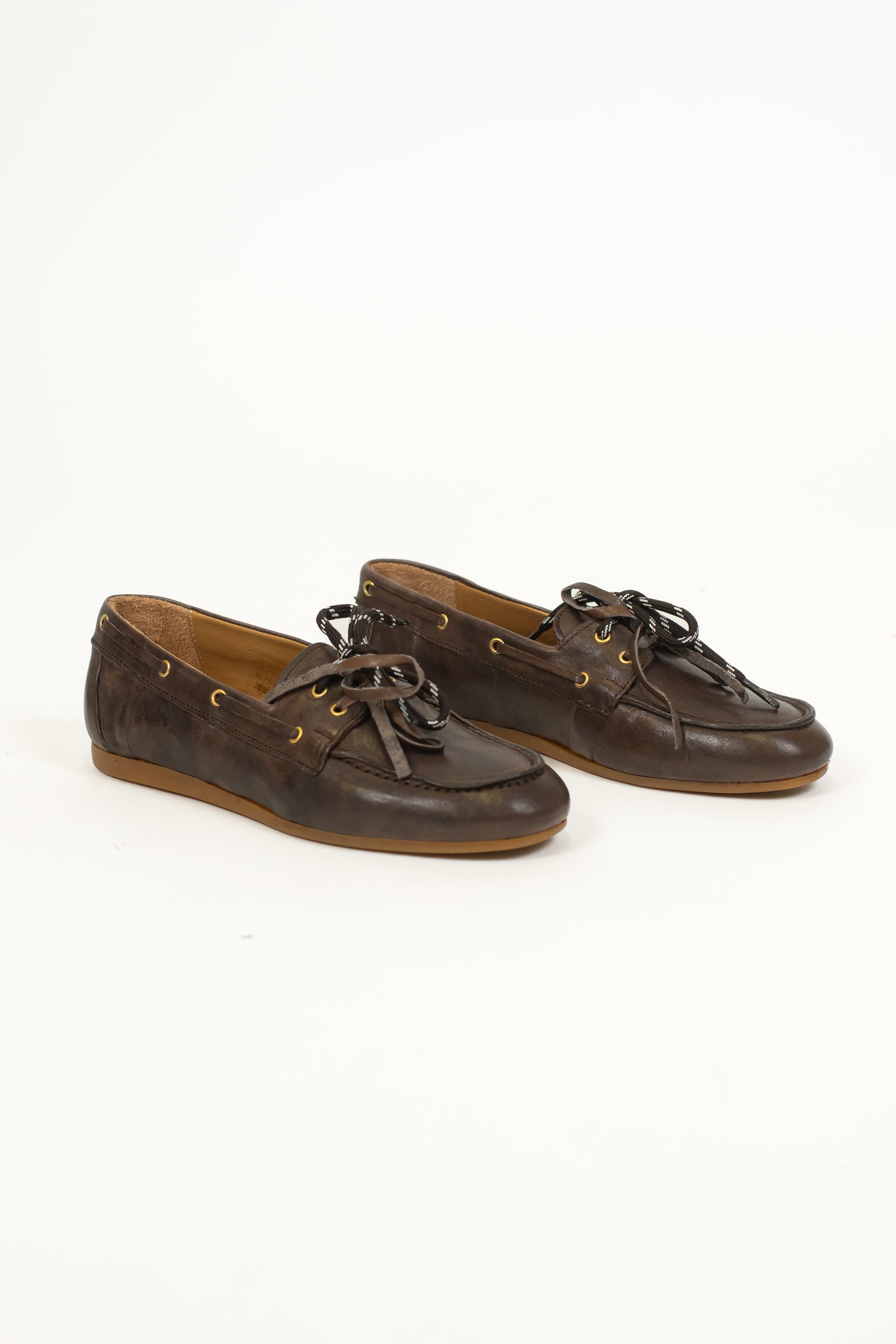 Ovyé - Mocassino in pelle spalmata vintage con lacci