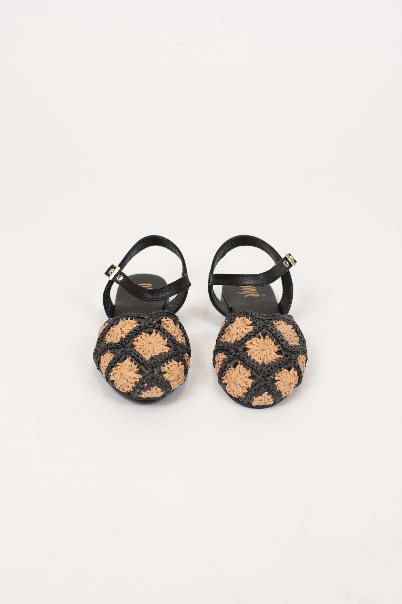 Ovyé - Slingback bassa in rafia con cinturino in pelle