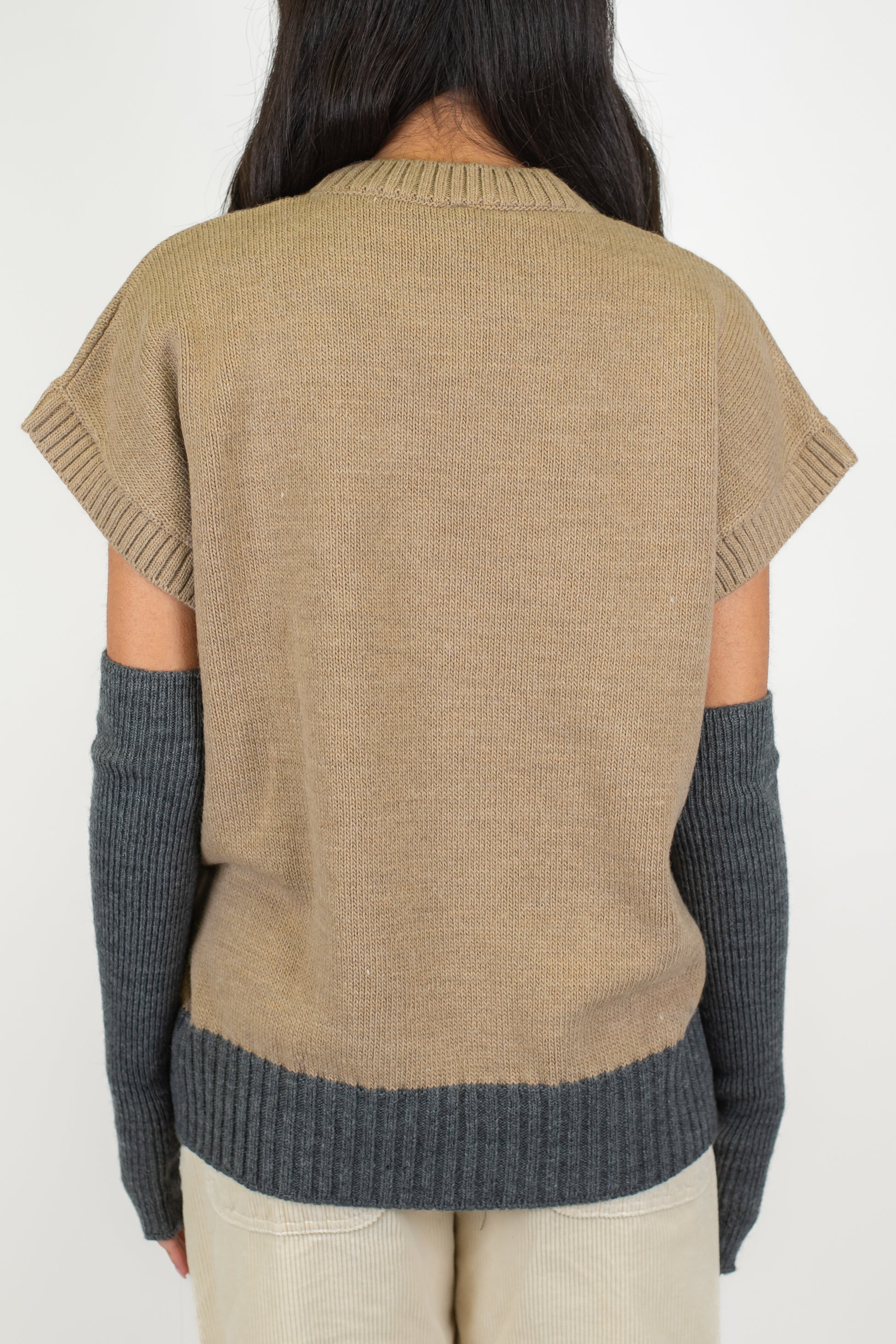 Tensione in - Maglia in misto lana con fondo e manicotti a contrasto