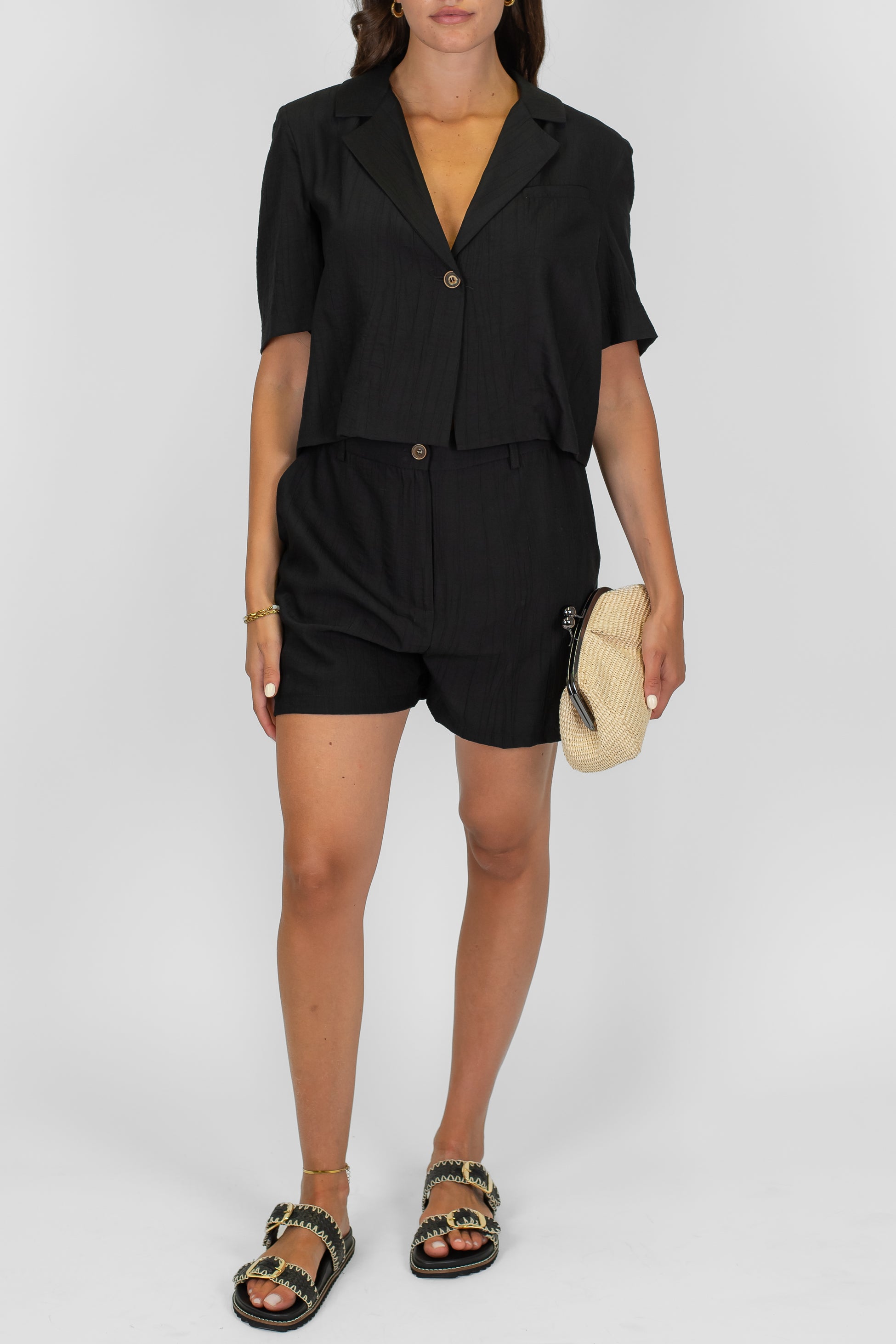 Tensione in - Coordinato in viscosa leggera con giacca crop sfoderata mezzamanica e bermuda