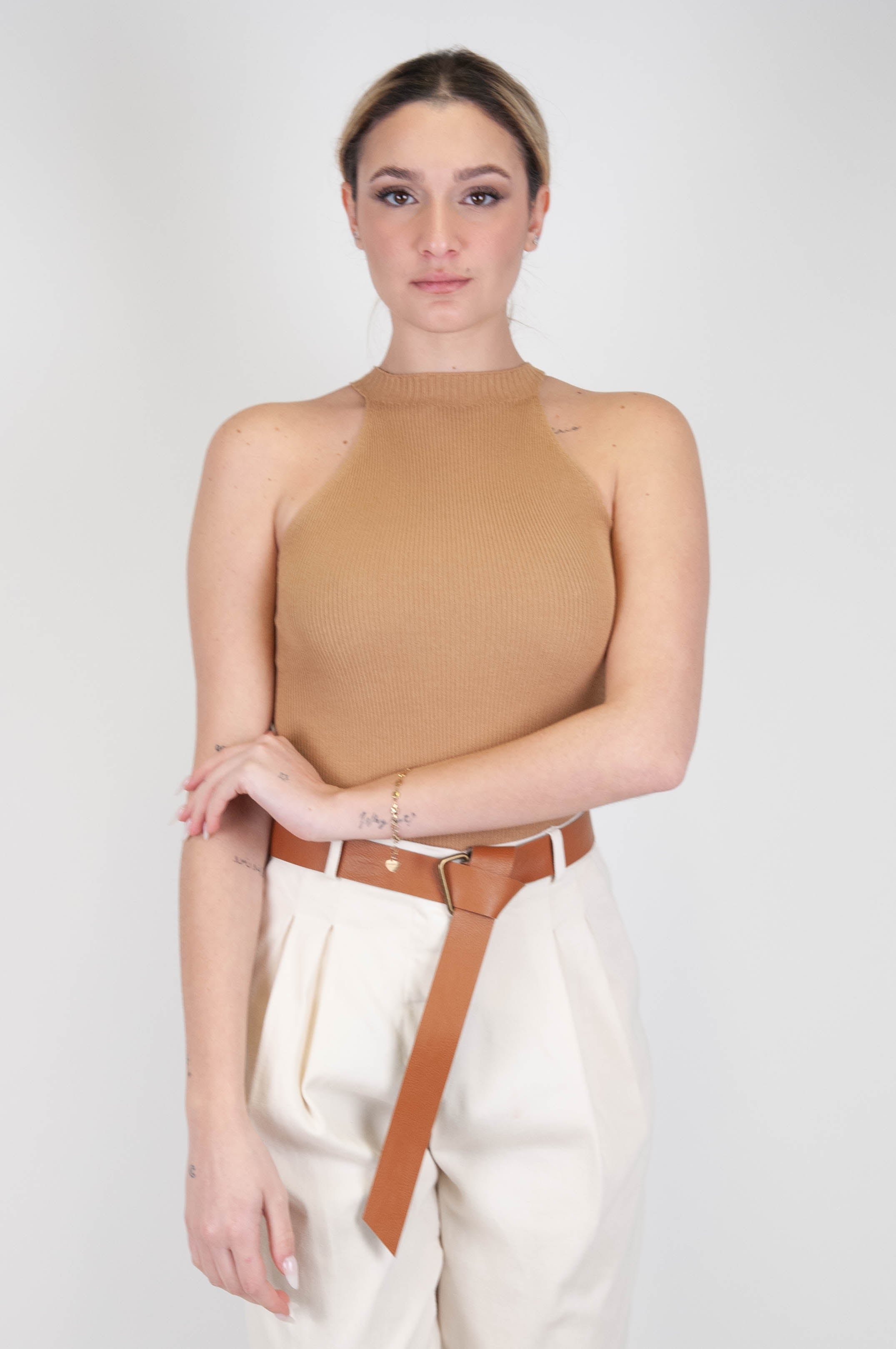 Kontatto - Top a costine in filo di viscosa scollo americana