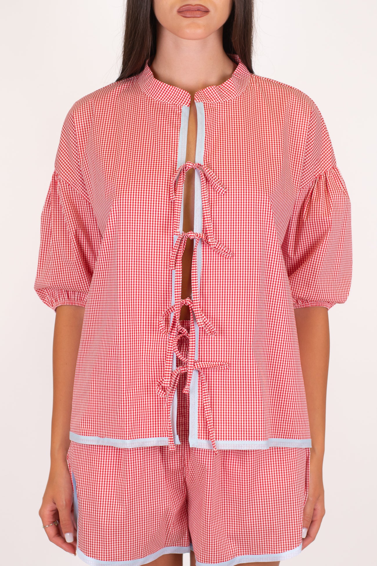 Motel - Camicia collo coreano mezzamanica fantasia vichy con profilo a contrasto e chiusura con laccetti