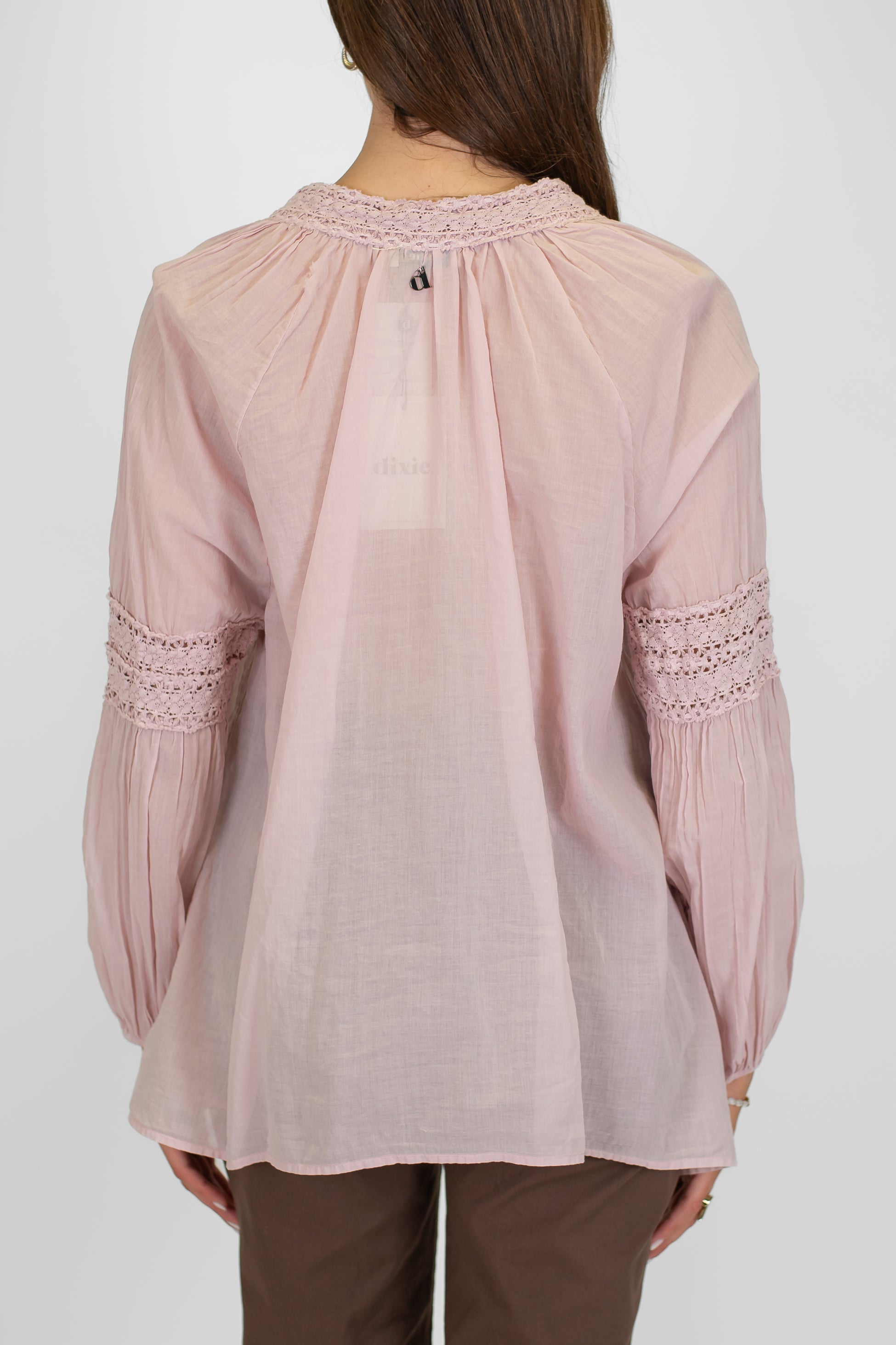 Dixie - Camicia in mussola di cotone scollo V con nappine e crochet