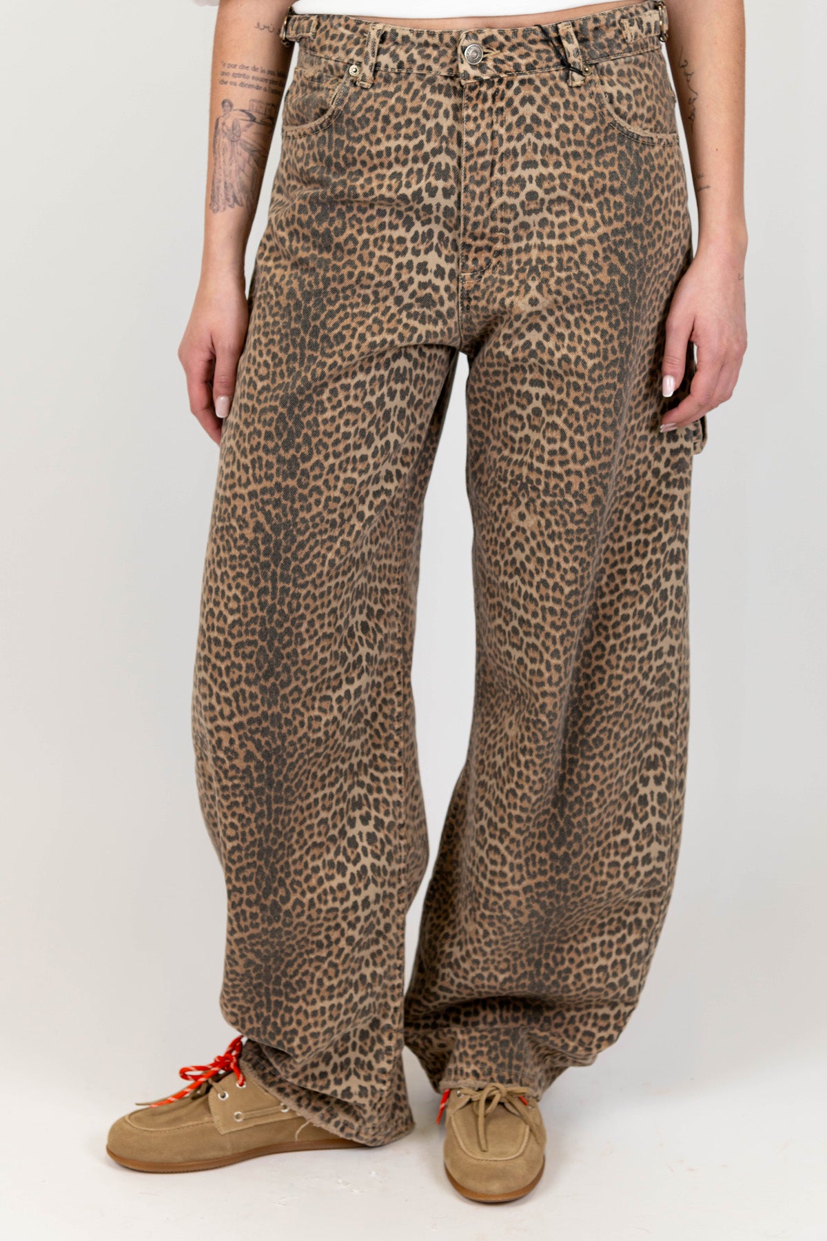 Tensione in - Pantalone worker in denim fantasia animalier