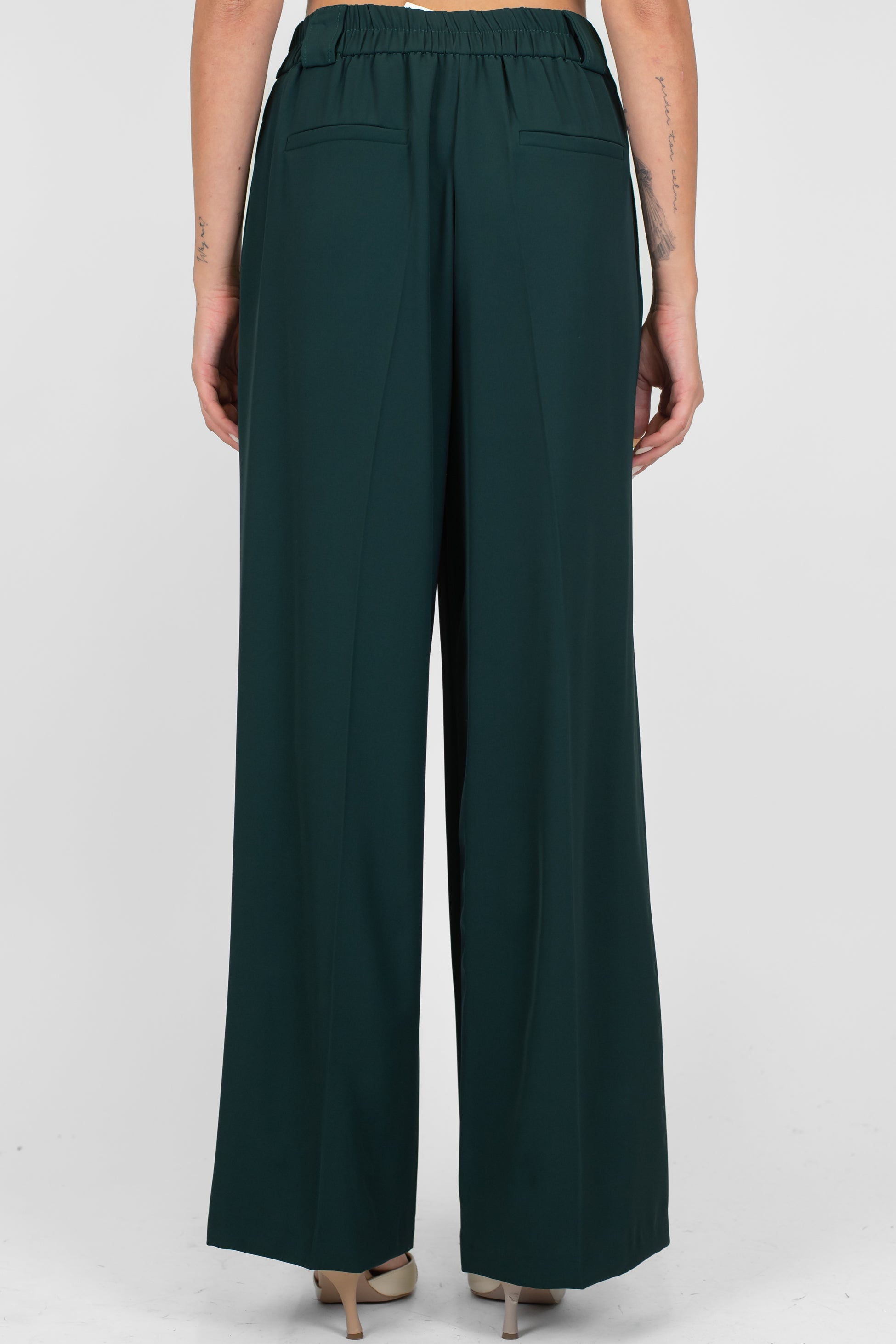 Tensione in - Coordinato gilet e pantalone palazzo in tessuto fluido con elastico sul retro