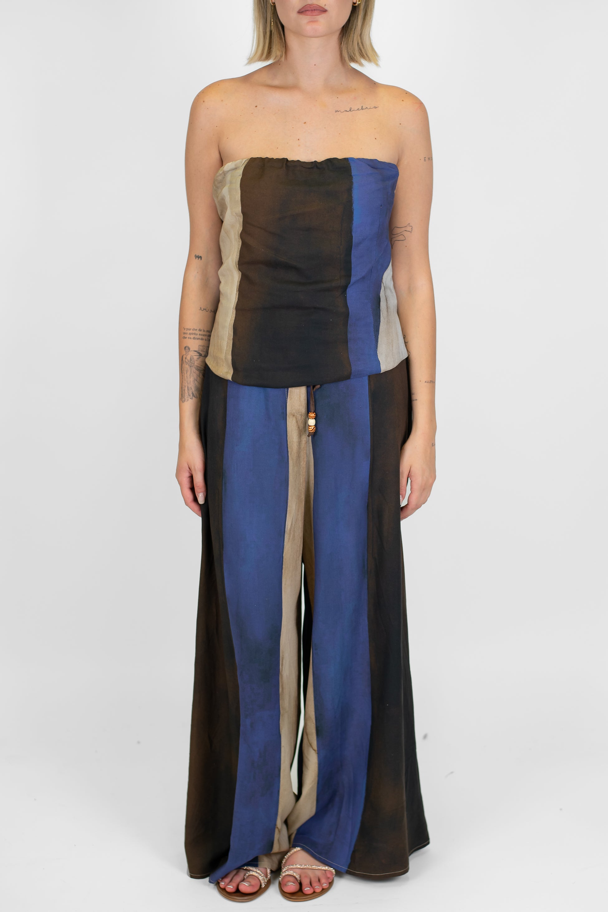 Motel - Pantalone palazzo multicolor in misto viscosa e lino con elastico sul retro Motel.
Composizione: 85%VI 15%LI