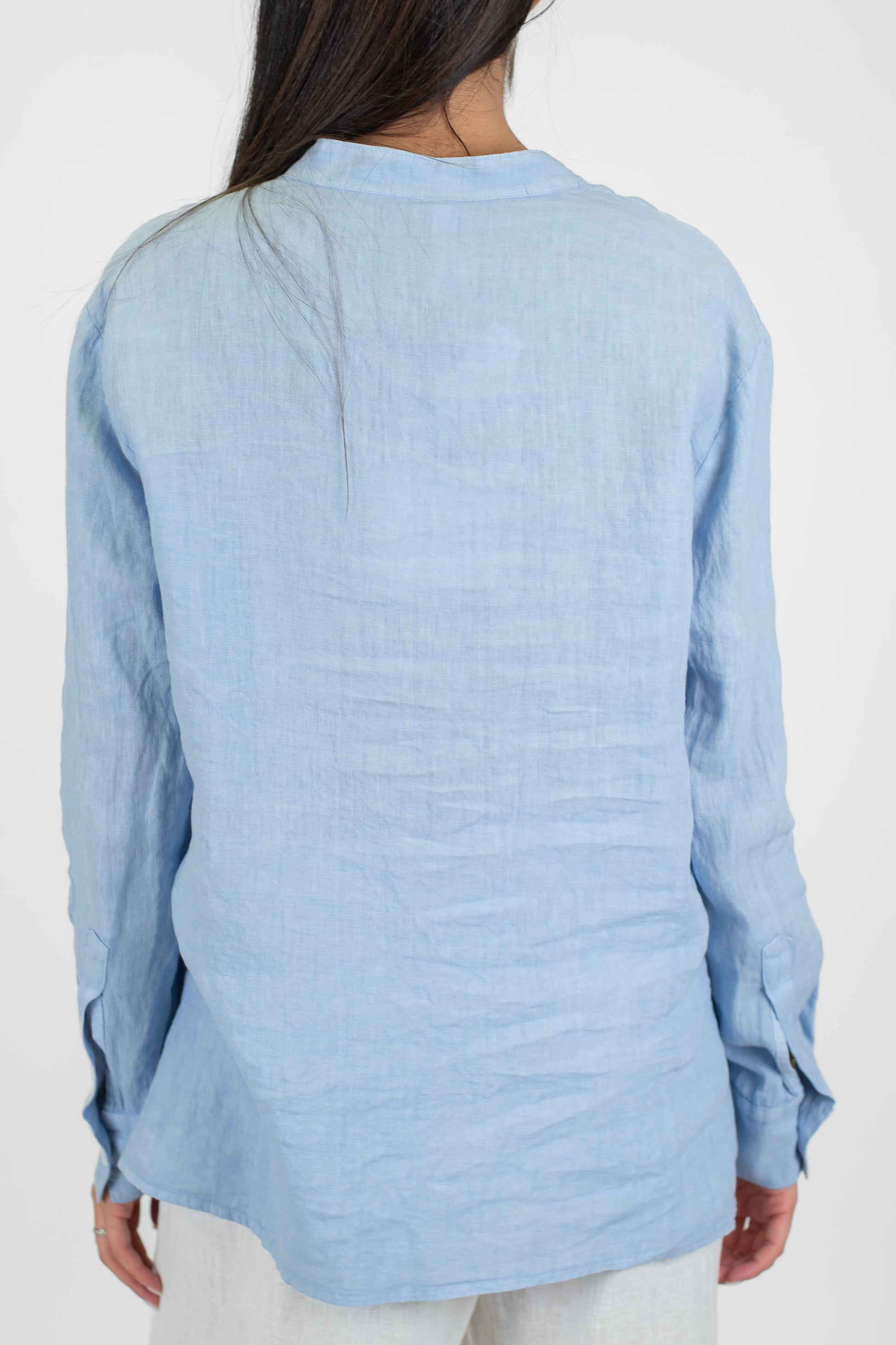 Tensione in - Camicia collo coreano in puro lino