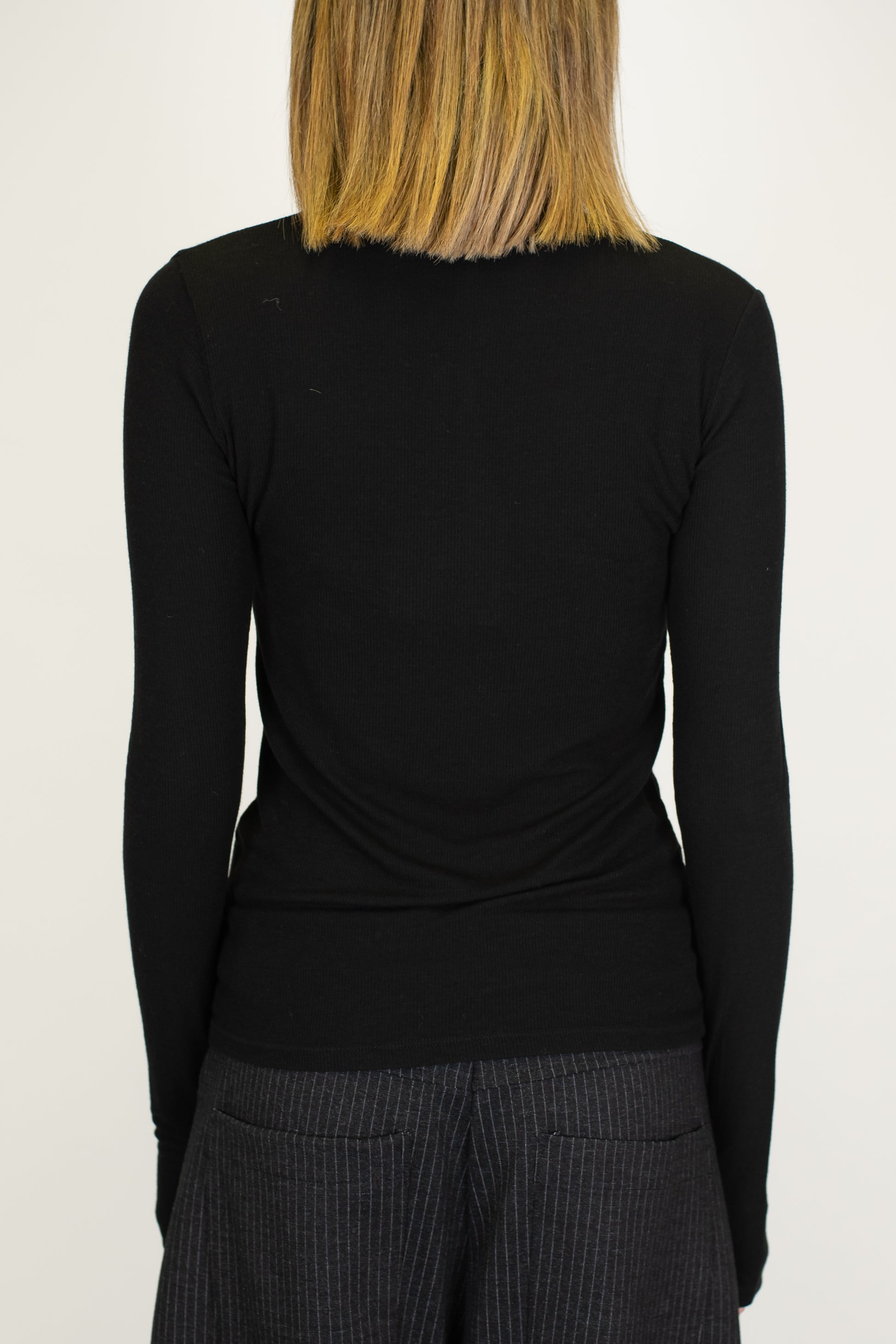 Tensione in - Maglia thumb hole basica in misto cashmere