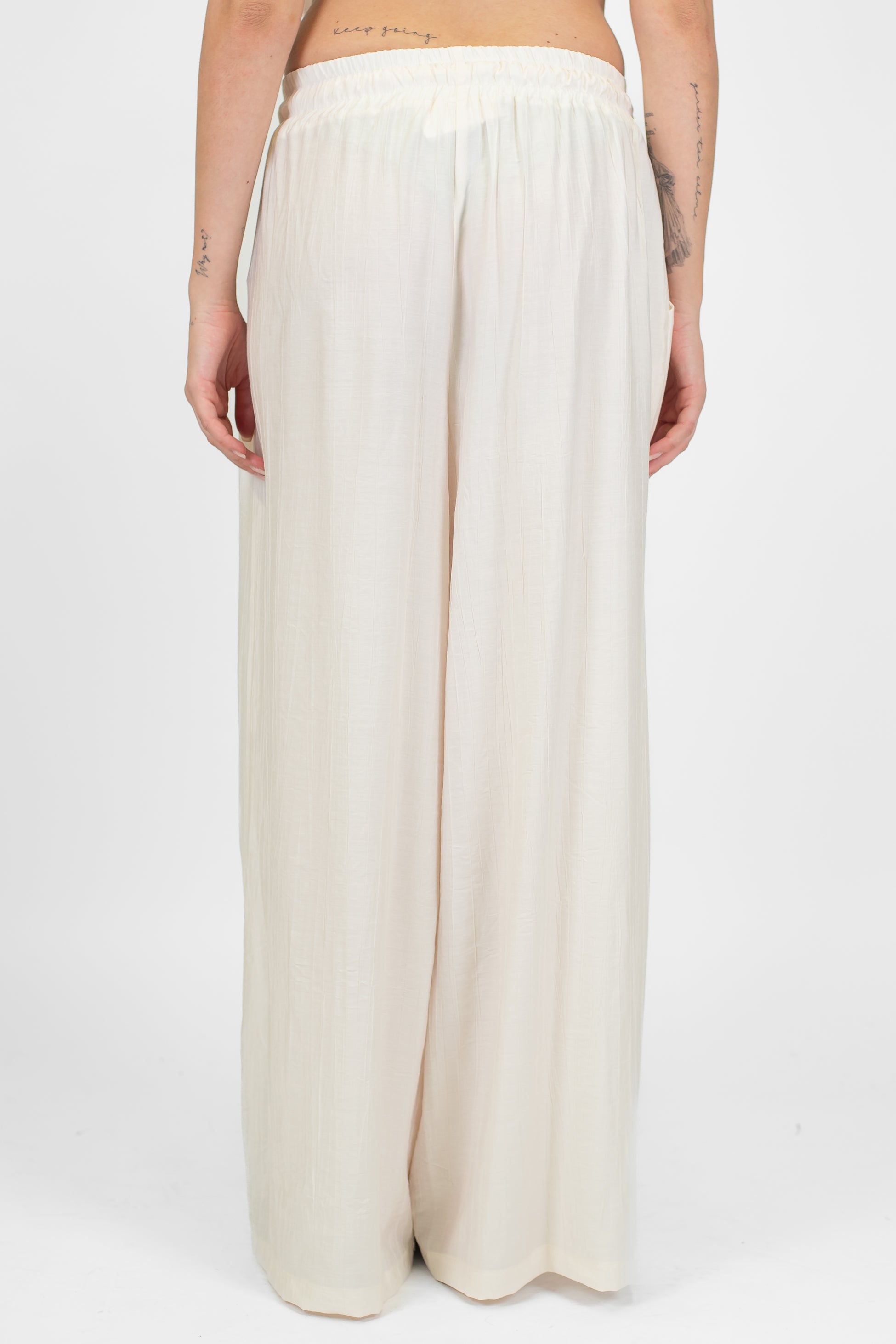 Tensione in - Coordinato t-shirt e pantalone palazzo con coulisse in viscosa leggera