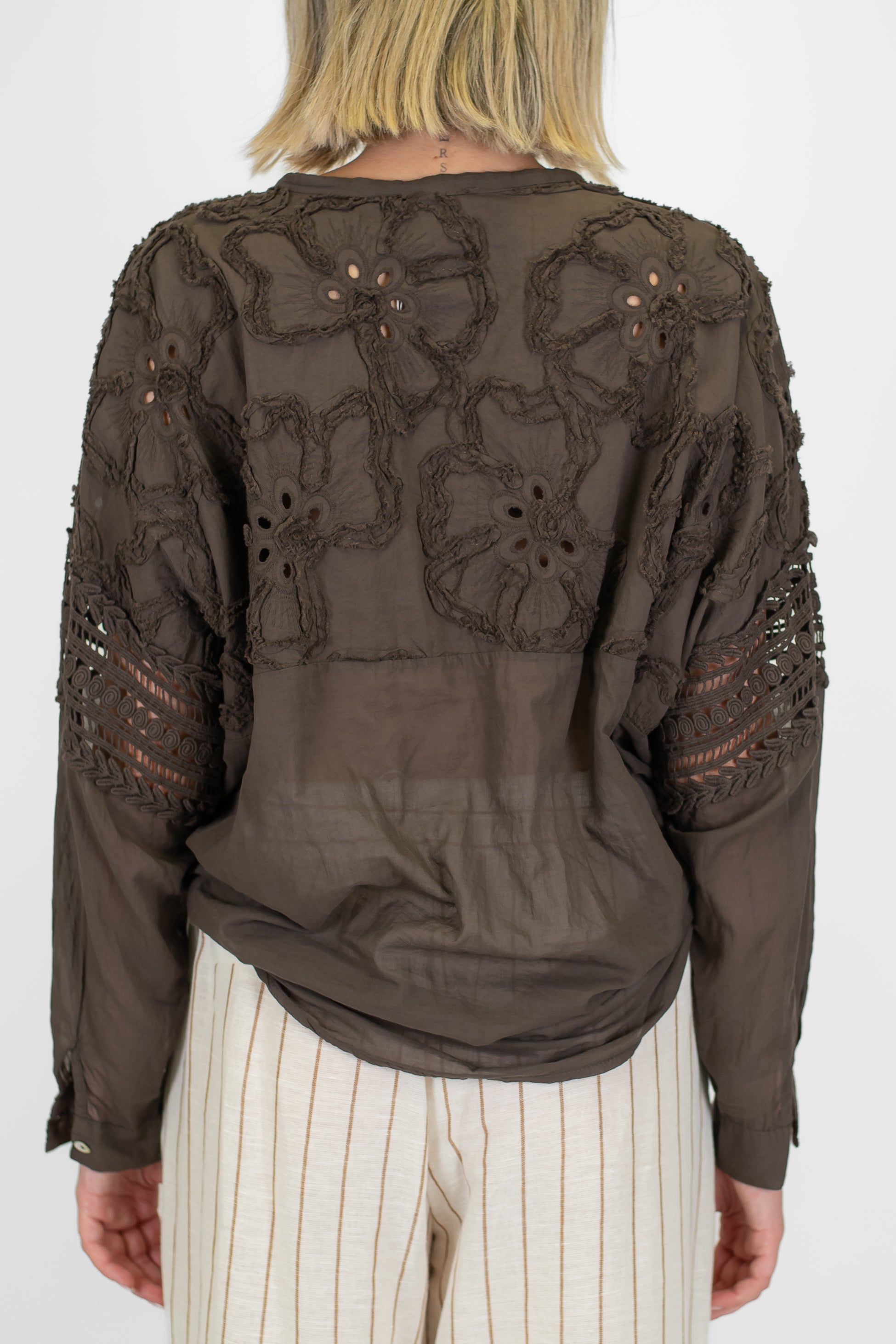 Motel - Camicia in mussola di cotone con ricami in crochet e collo coreano