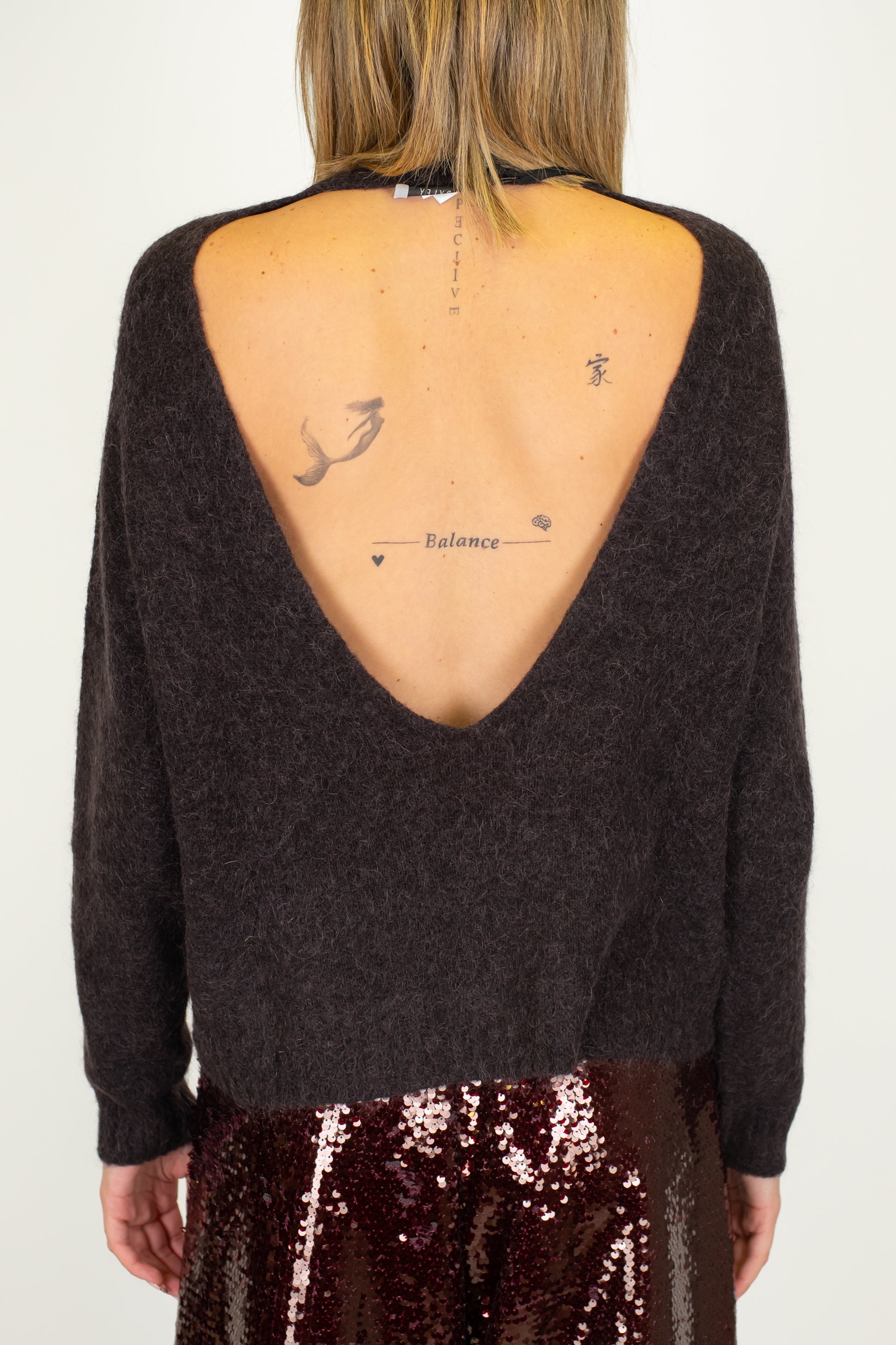 Maryley - Maglia in lana mohair con scollo profondo a V sul retro